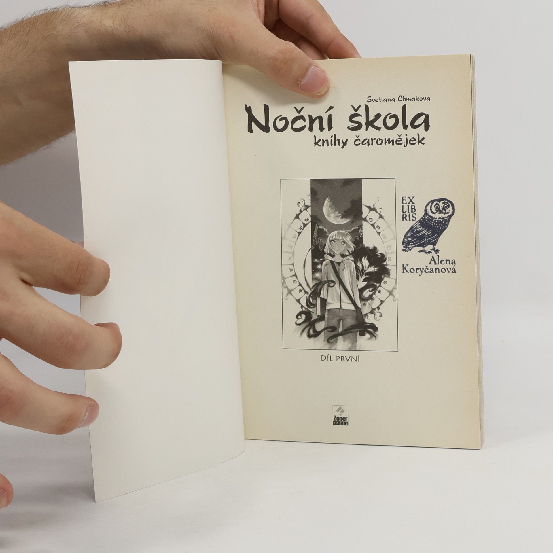 Svetlana Chmakova Noční škola : knihy čaromějek. Díl první