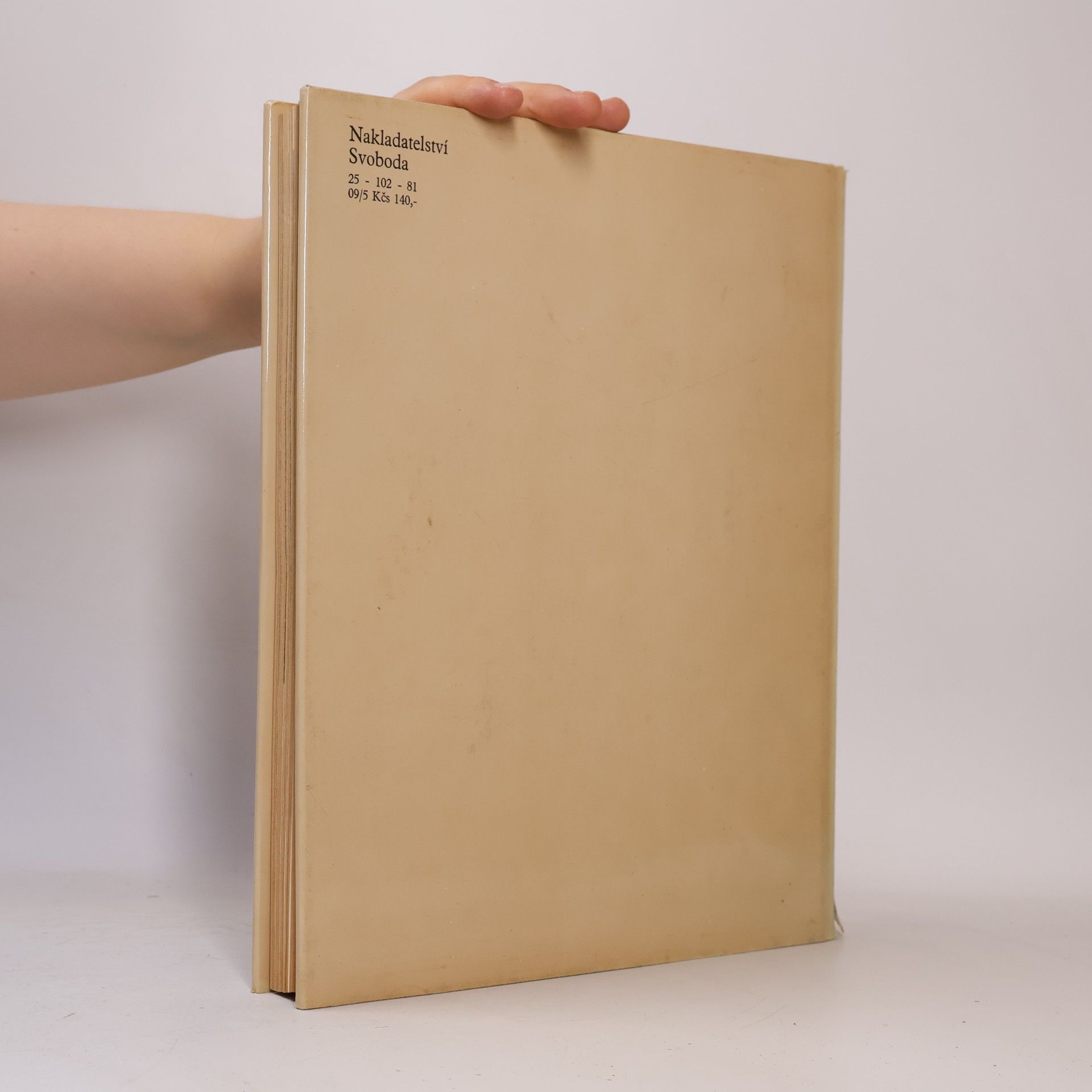 Various authors Hrady, zámky a tvrze v Čechách, na Moravě a ve Slezsku I. Jižní Morava