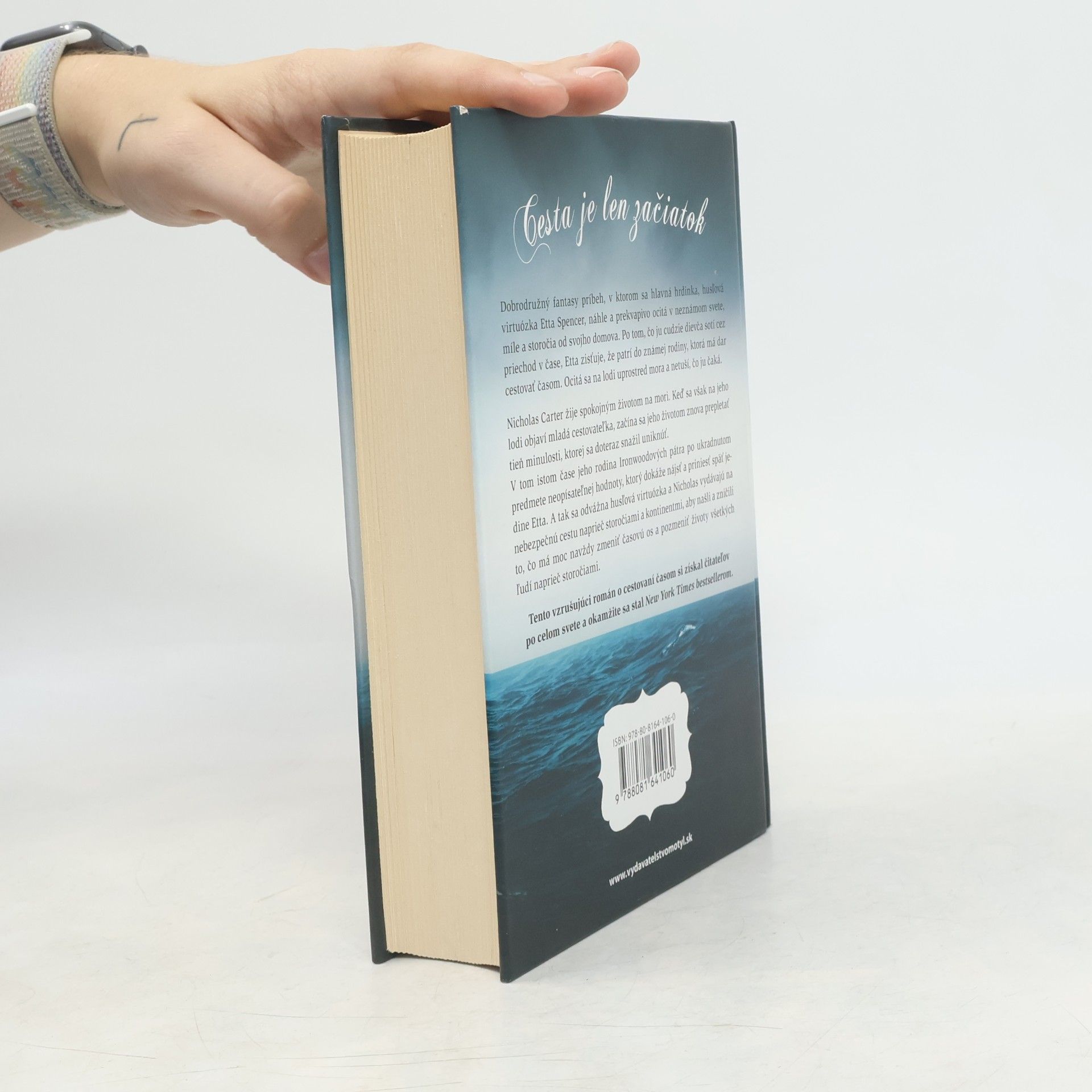 Alexandra Bracken Cestovateľ