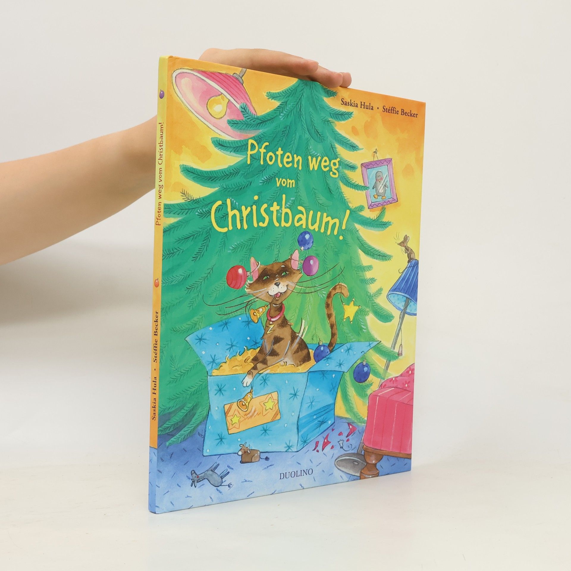 Saskia Hula Pfoten weg vom Christbaum!