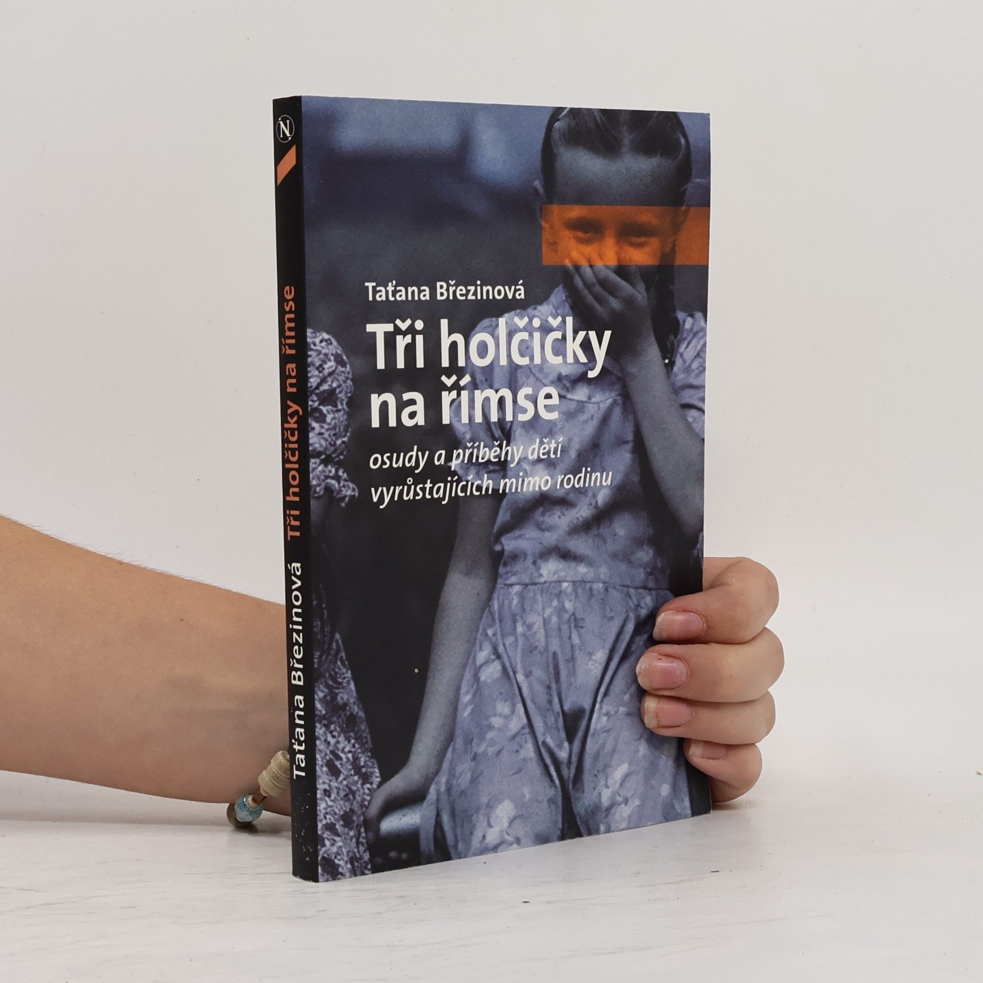 Taťana Březinová Tři holčičky na římse