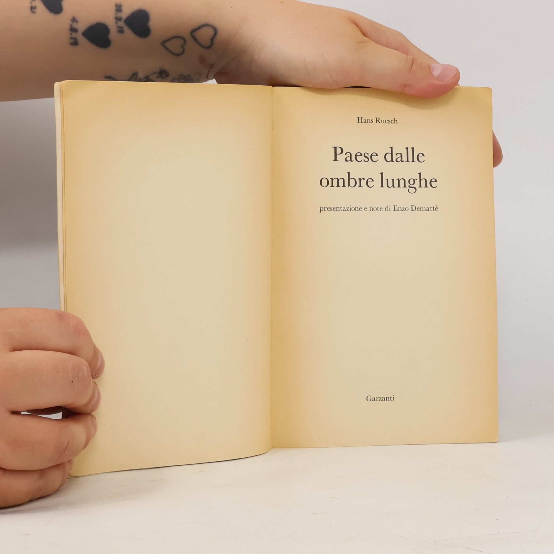 Hans Ruesch Paese dalle ombre lunghe
