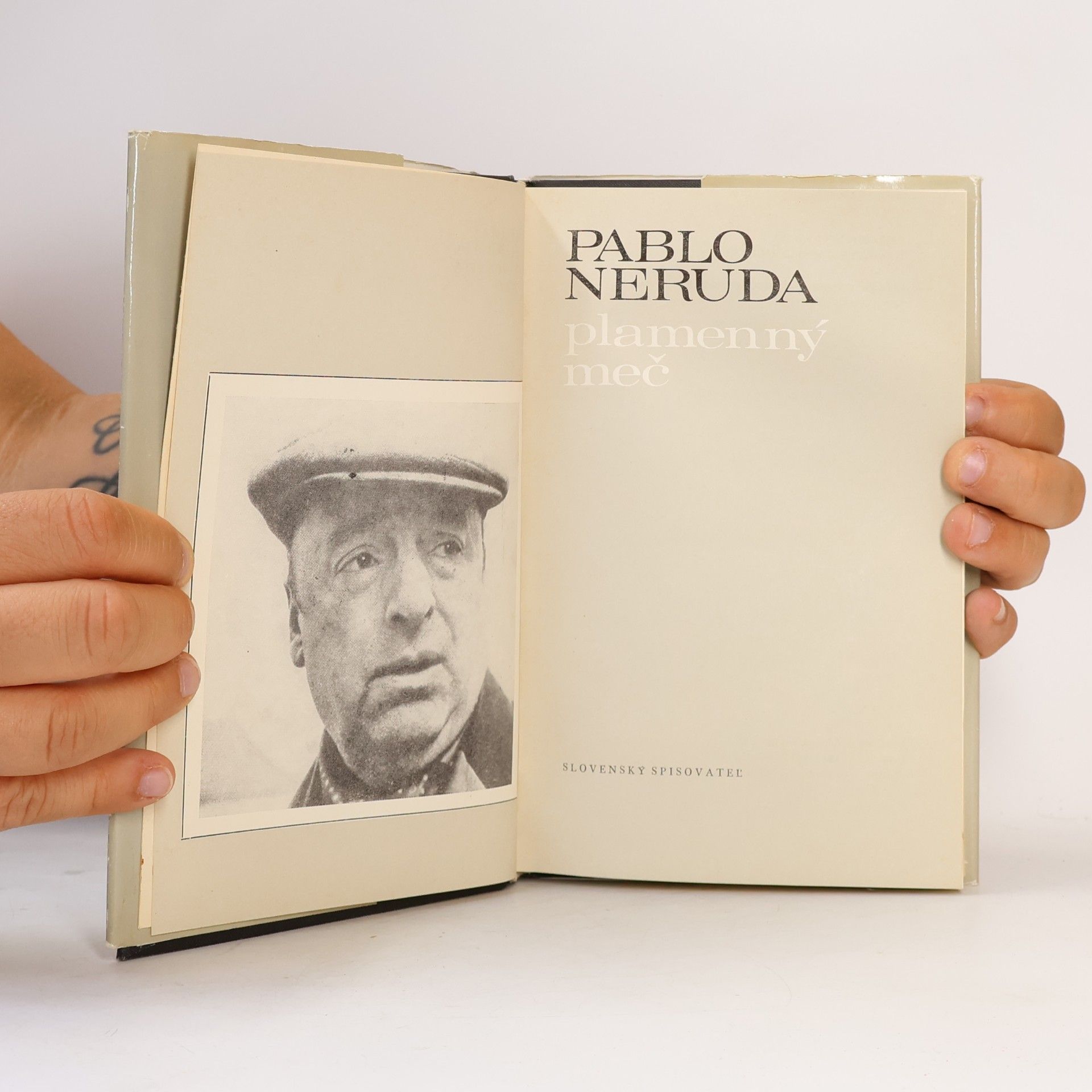 Pablo Neruda Plamenný meč