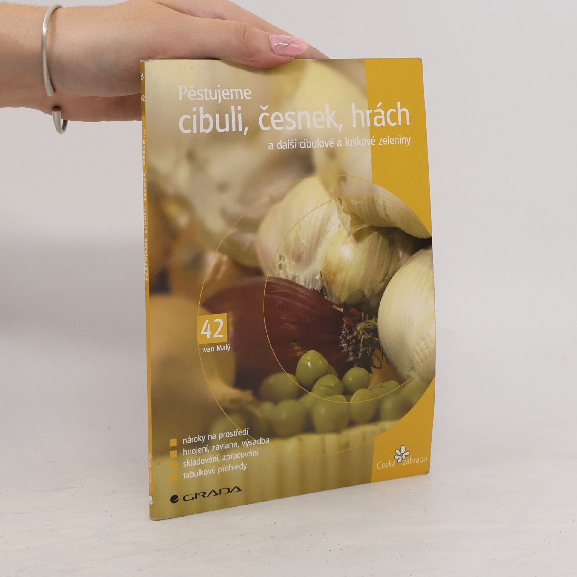 Ivan Malý Pěstujeme cibuli, česnek, hrách a další cibulové a luskové zeleniny