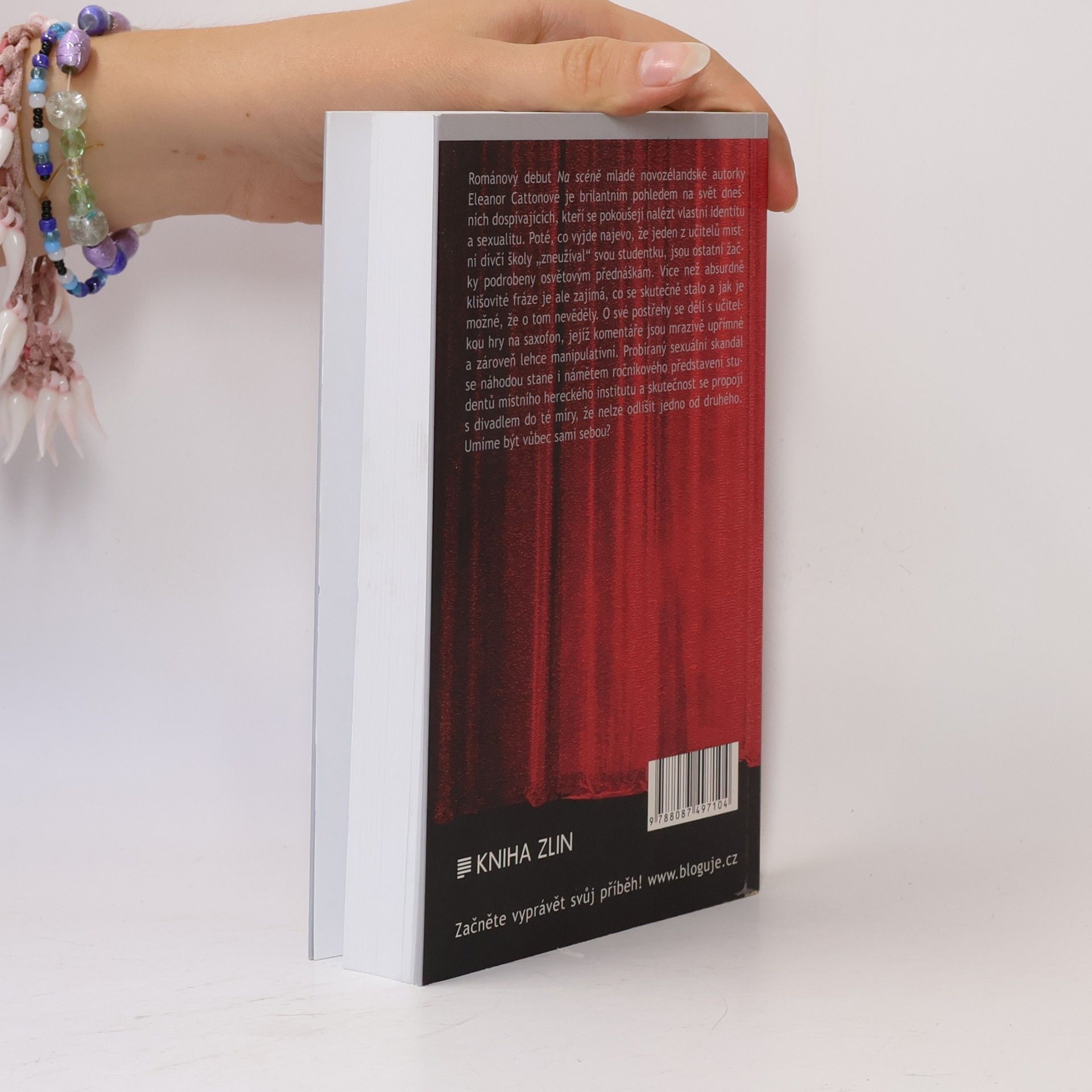Eleanor Catton Na scéně