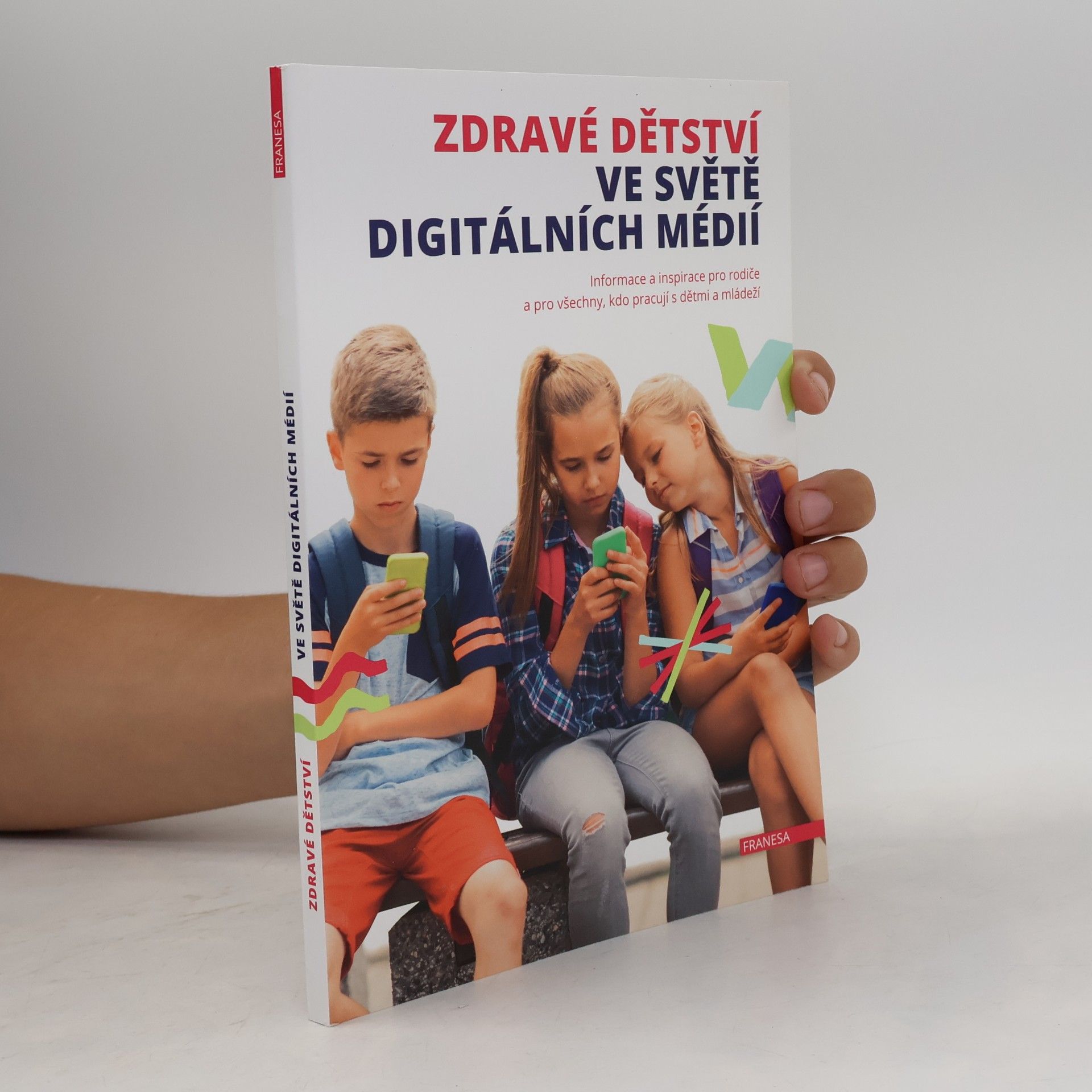 Radomil Hradil Zdravé dětství ve světě digitálních médií : informace a inspirace pro rodiče a všechny, kdo pracují s dětmi a mládeží