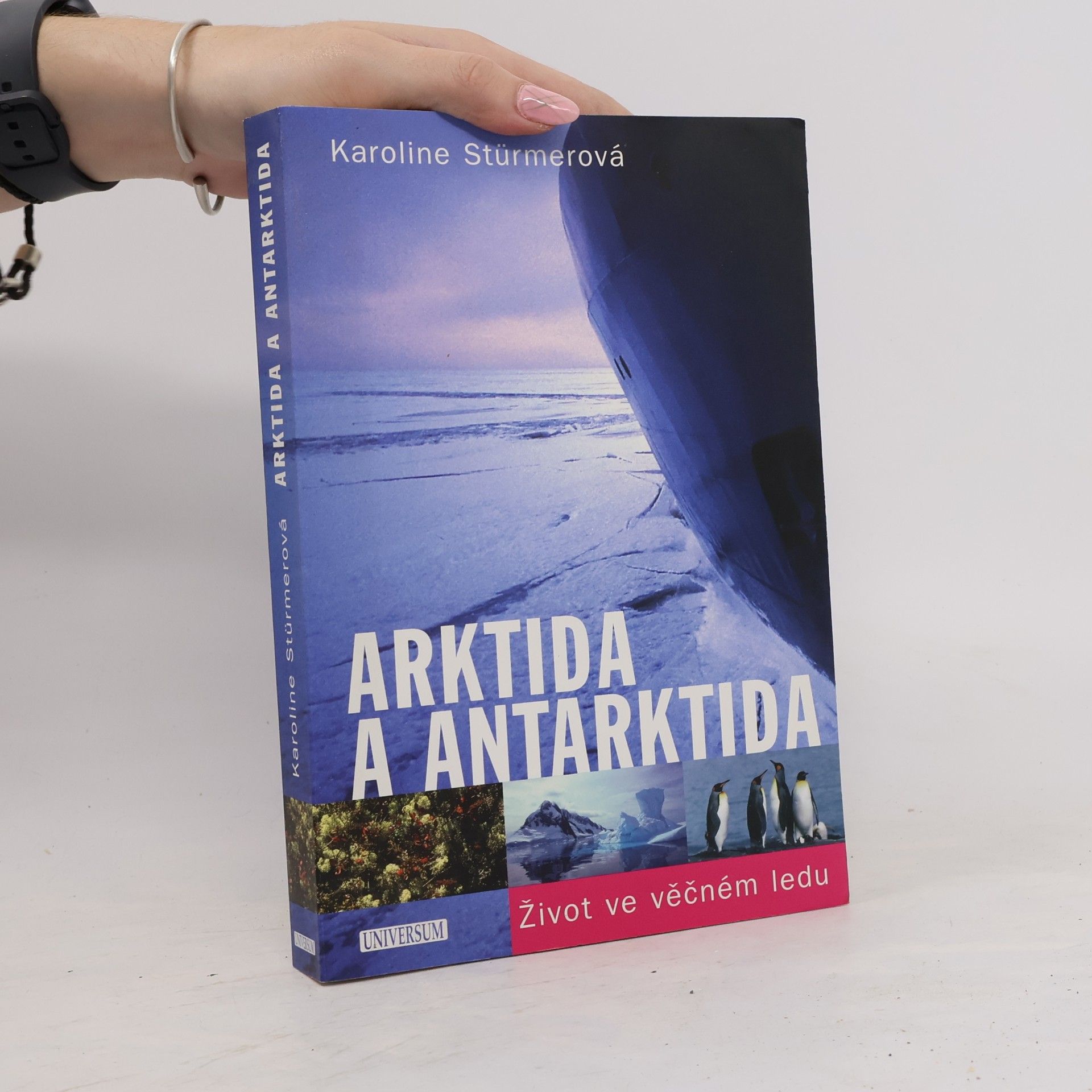 Karoline Stürmer Arktida a Antarktida : život ve věčném ledu