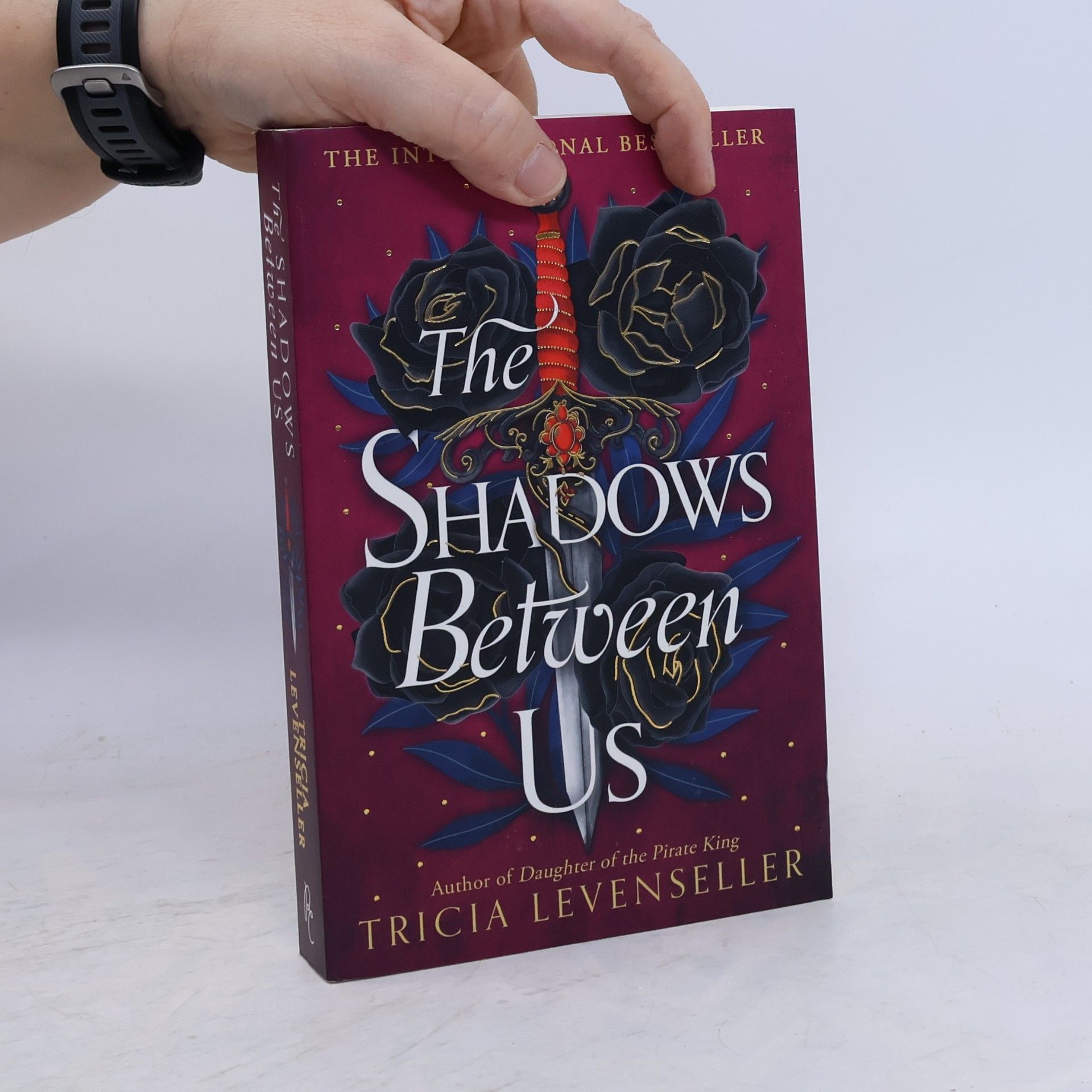 Tricia Levenseller The Shadows Between Us