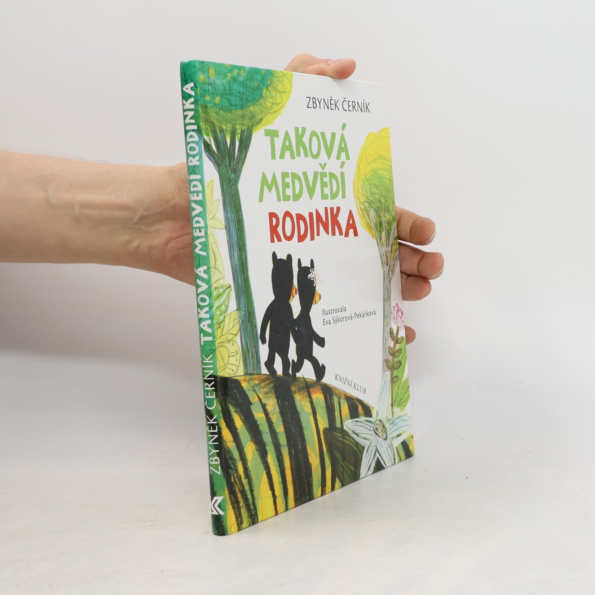 Eva Sýkorová-Pekárková Taková medvědí rodinka. ze života medvědů Kualy a Lumpura a jejich kamaráda Tygra