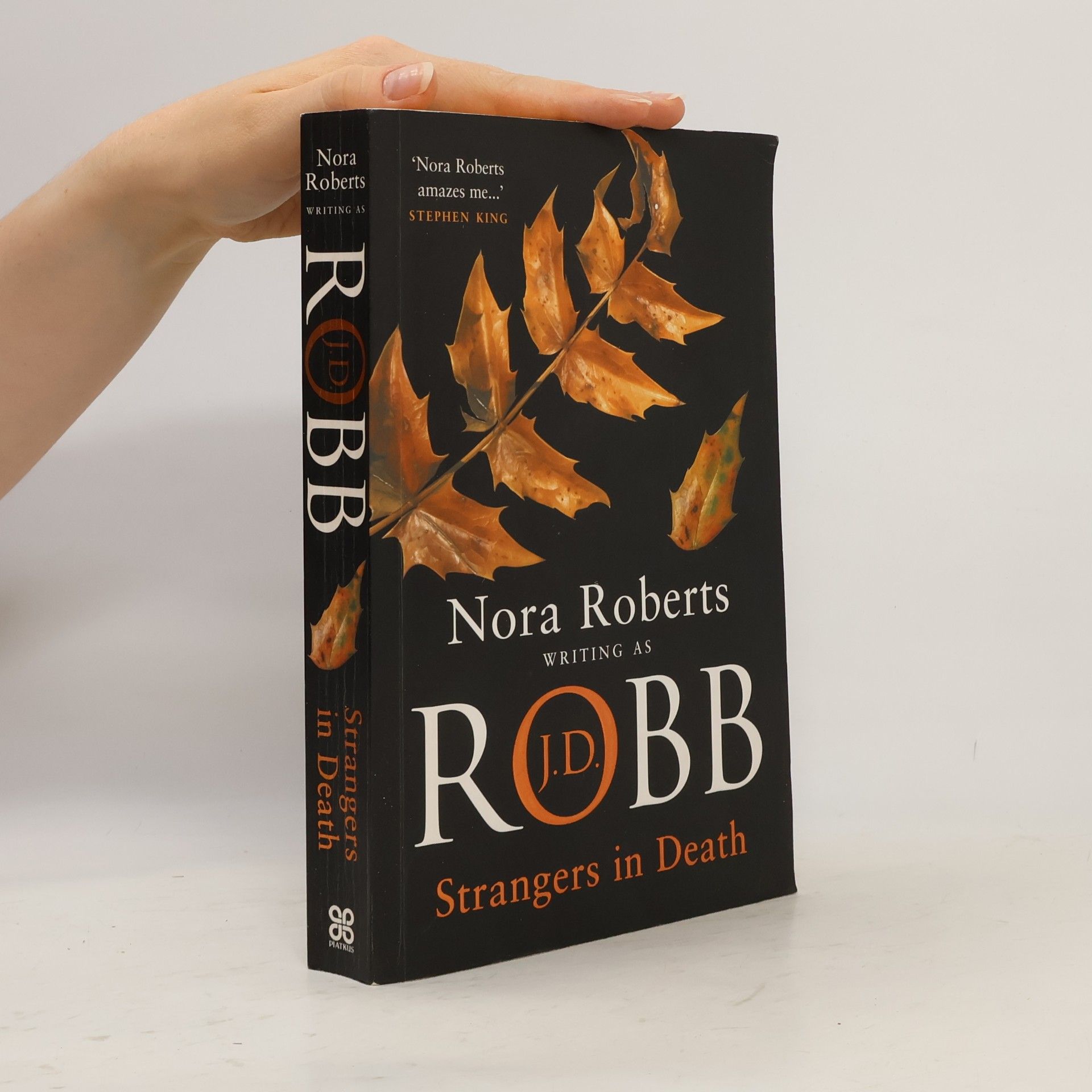 Nora Roberts Strangers in Death