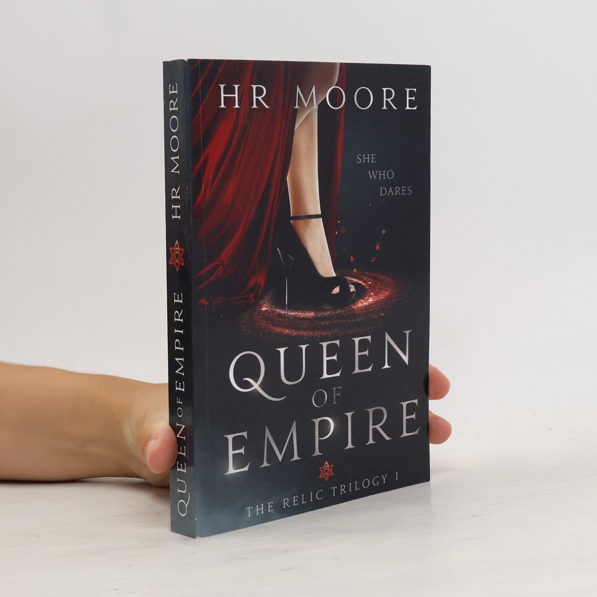 H.R. Moore The Relic Trilogy - 1: Queen of Empire