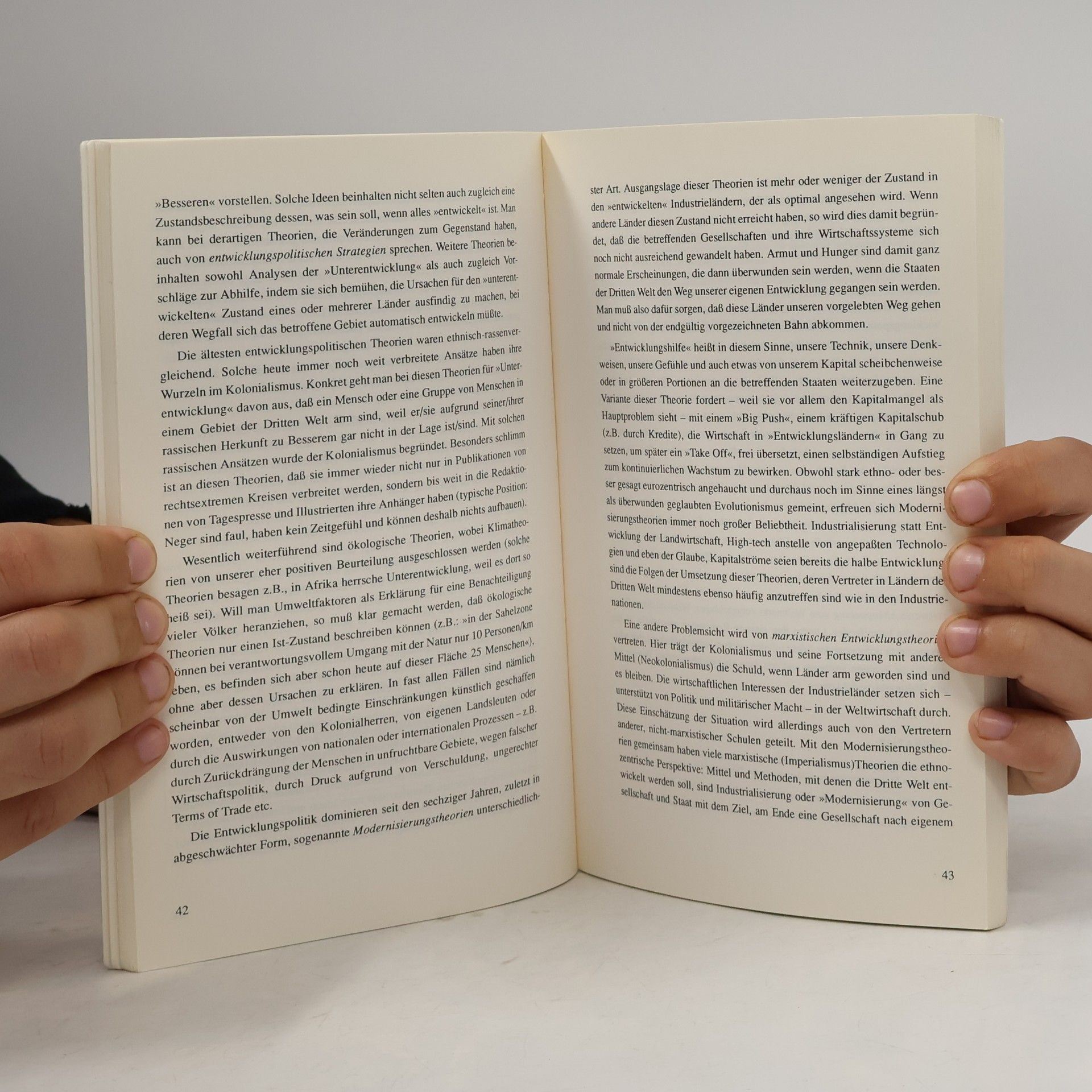 Frank Bliss "Entwicklung und Abhängigkeit"