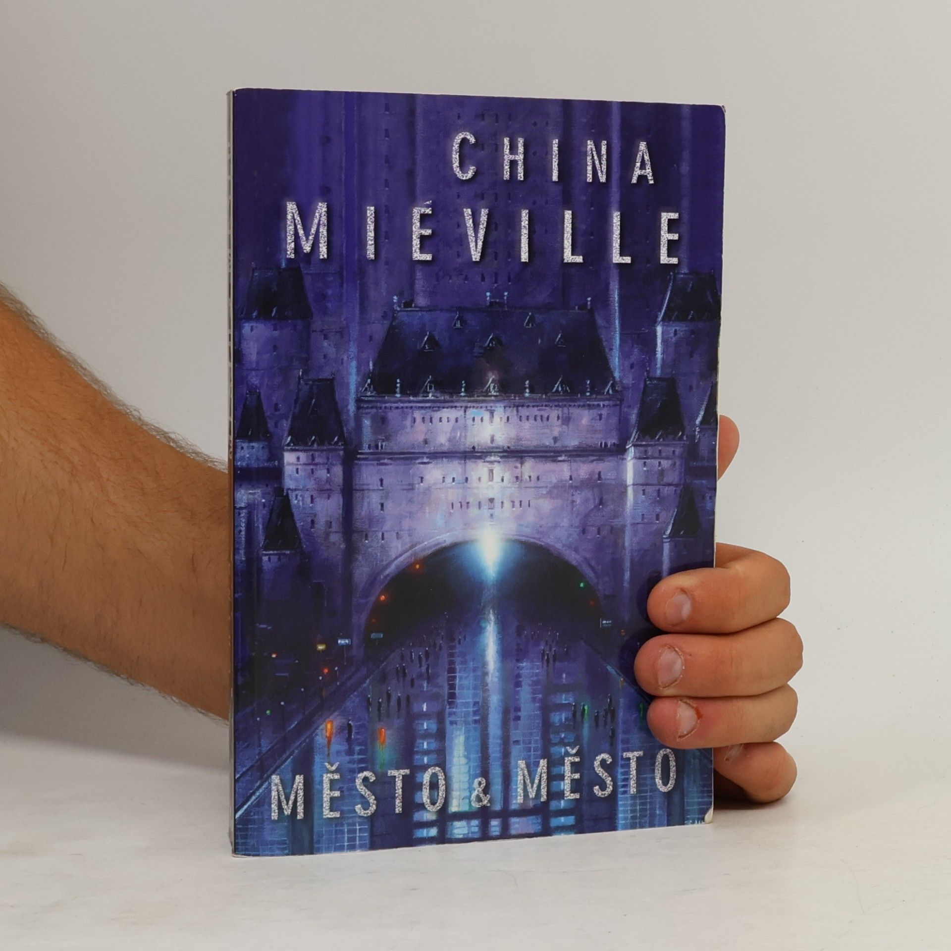 China Miéville Město & město