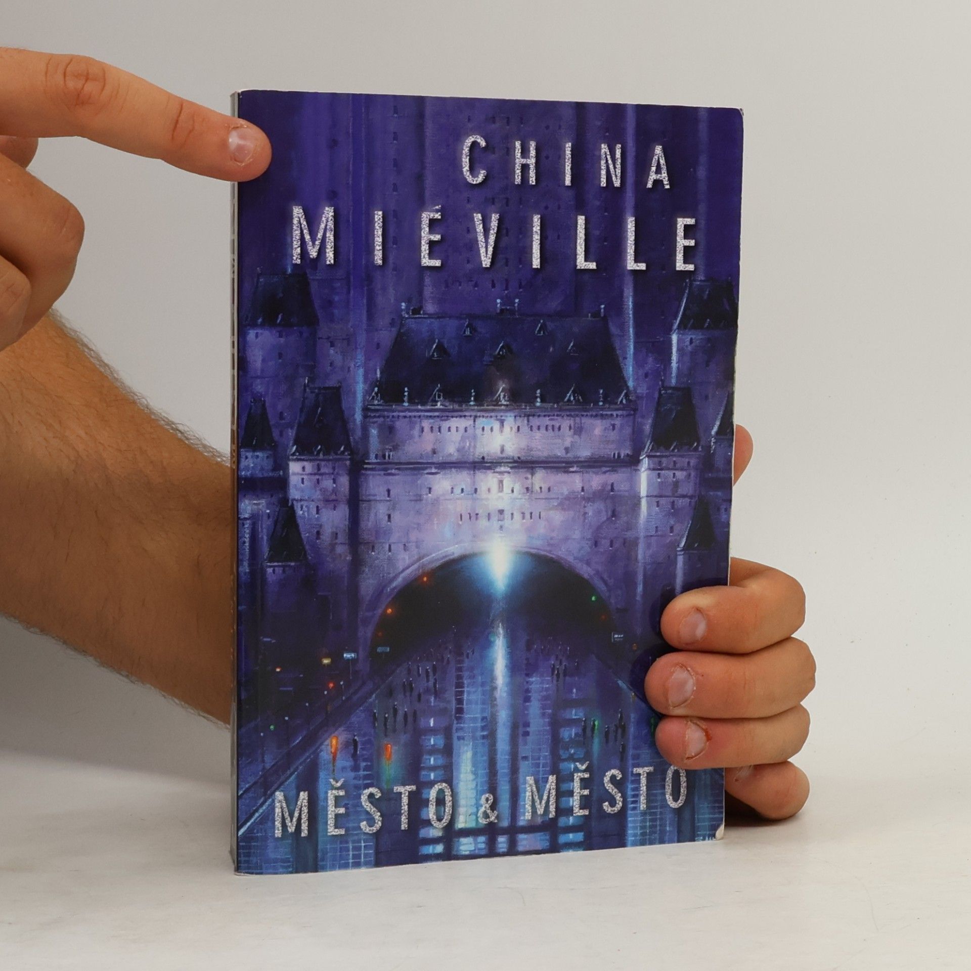China Miéville Město & město