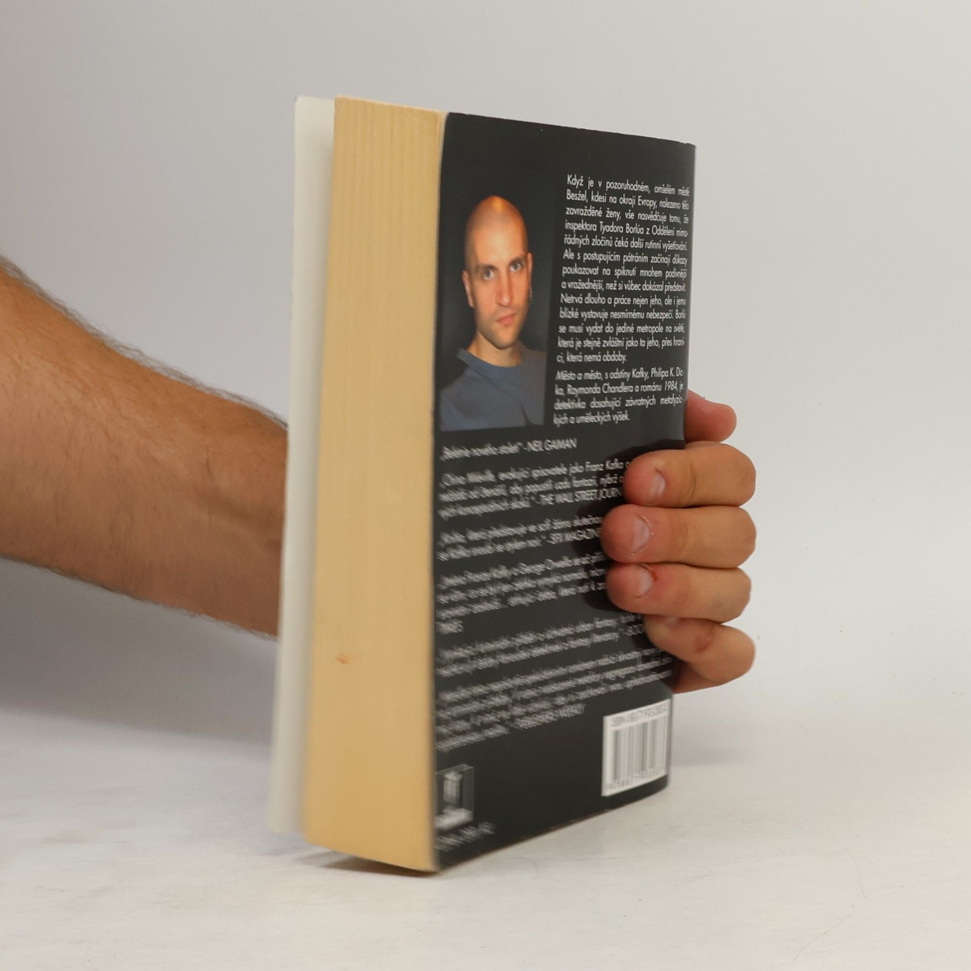 China Miéville Město & město