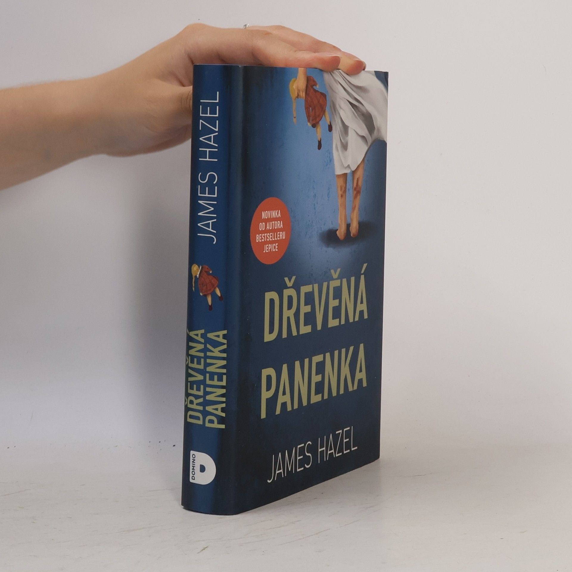 James Hazel Dřevěná panenka