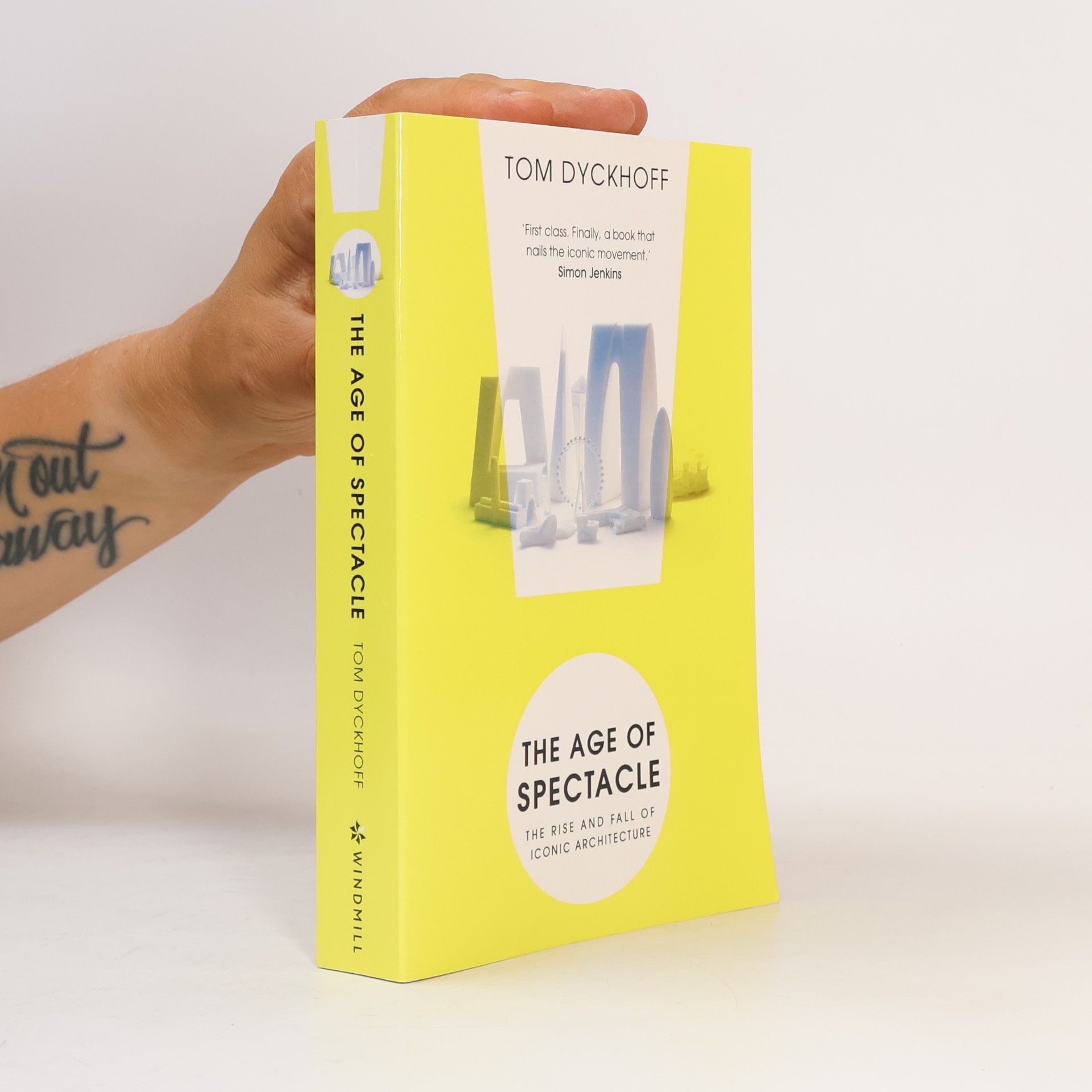 Tom Dyckhoff The age of spectacle : the rise and fall of iconic architecture