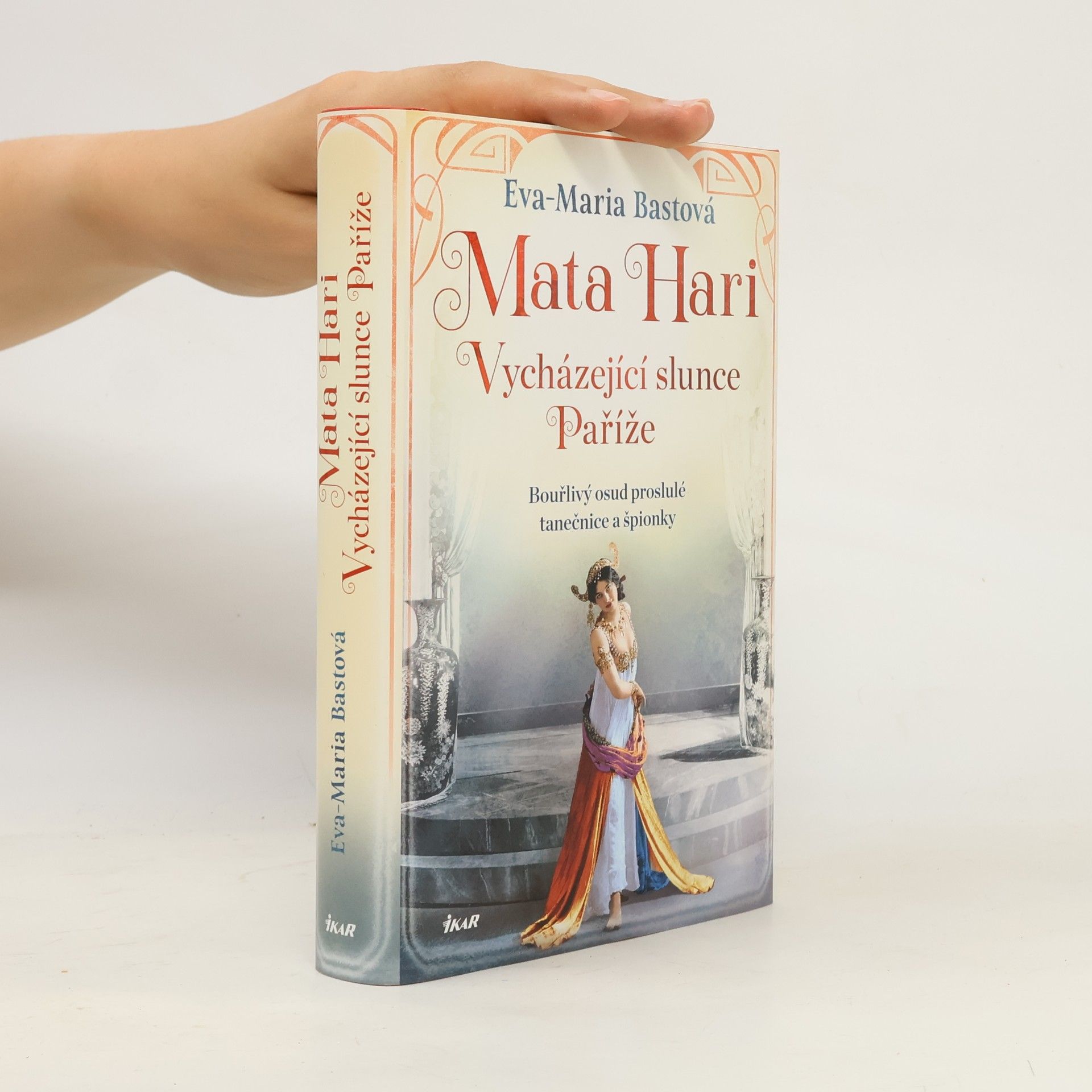 Eva-Maria Bast Mata Hari. vycházející slunce Paříže