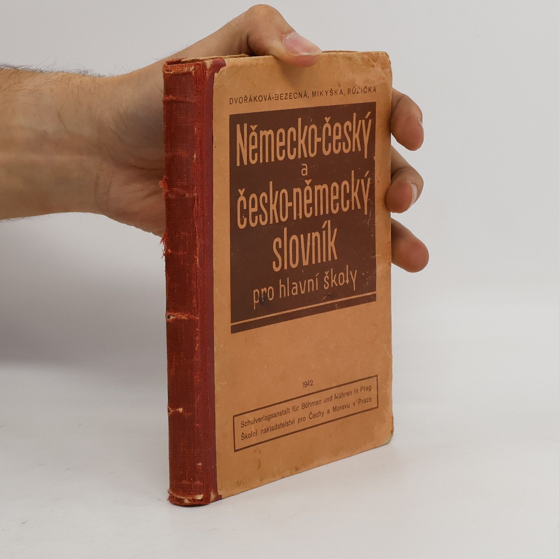 Marie DvořákováBezecná Německo-český a česko-německý slovník pro hlavní školy