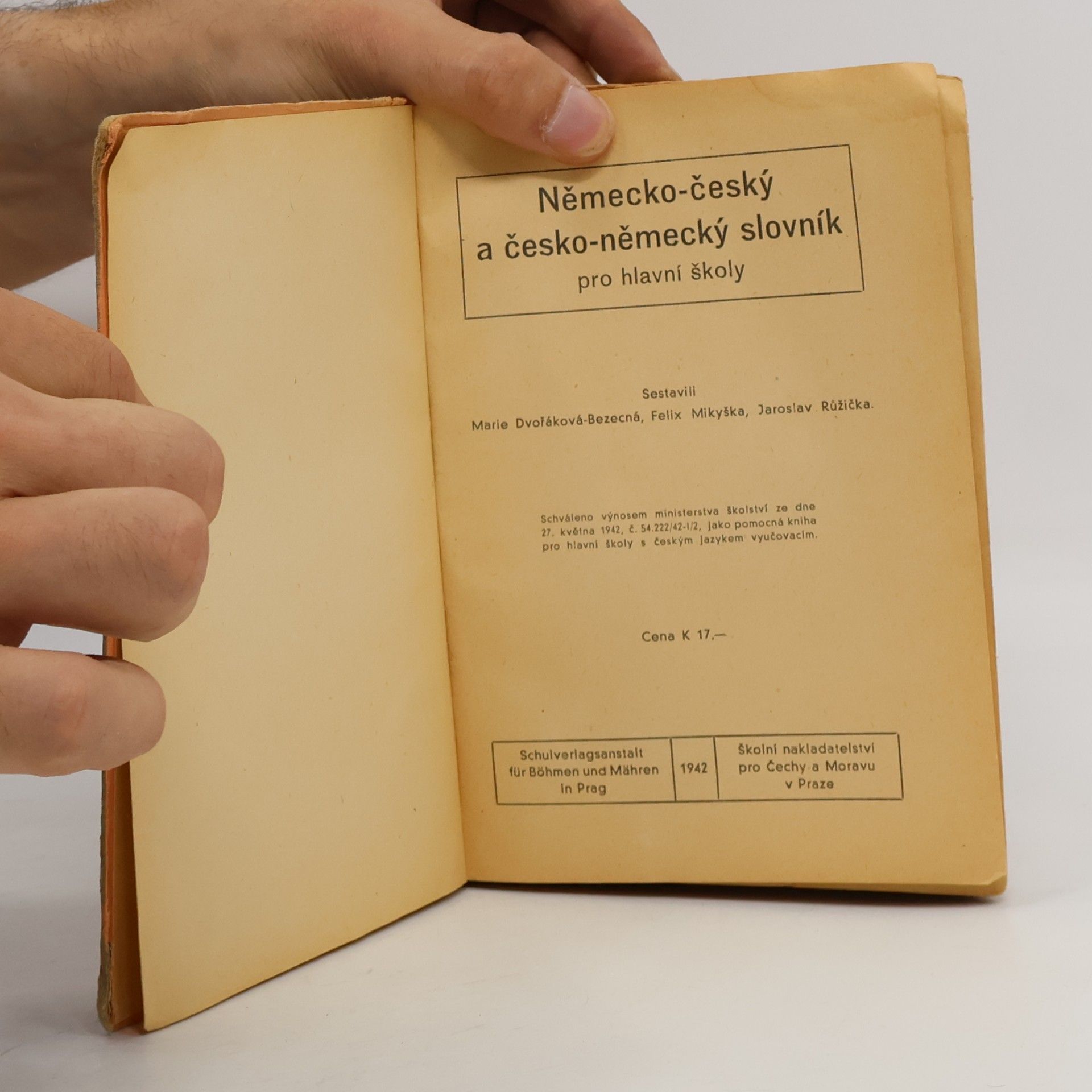 Marie DvořákováBezecná Německo-český a česko-německý slovník pro hlavní školy