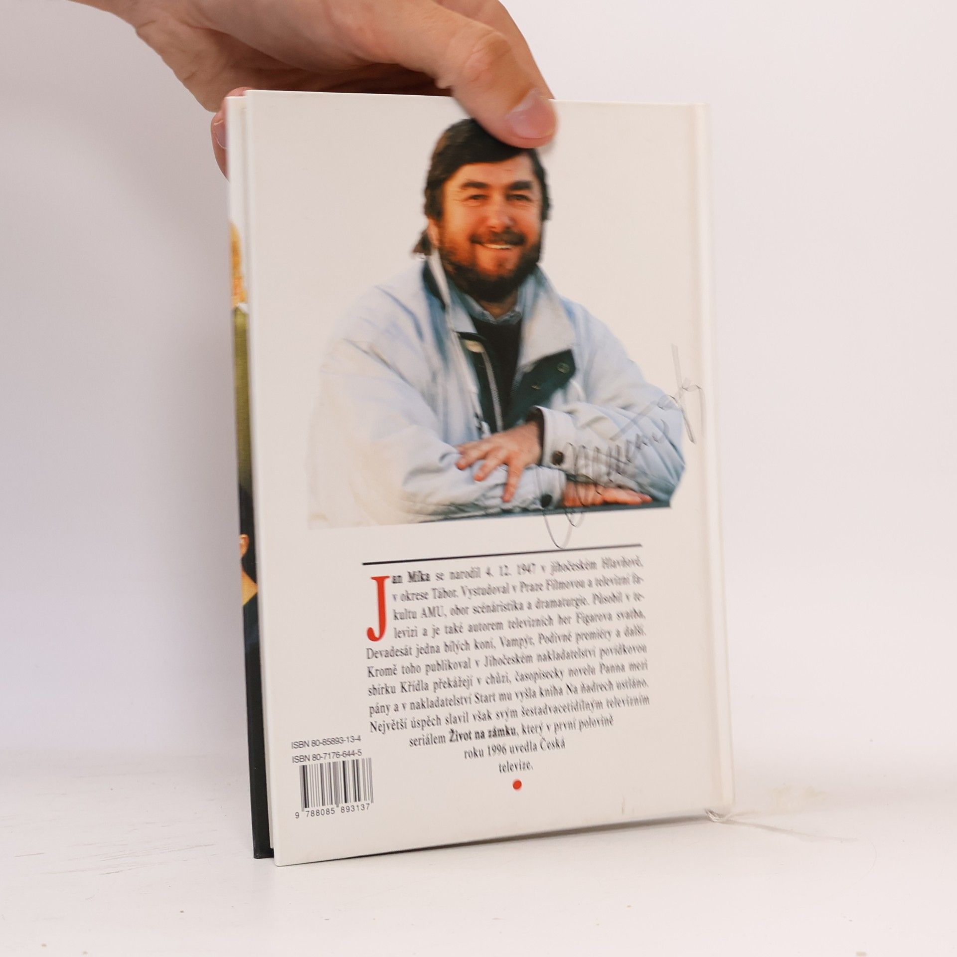 Jan Míka Život na zámku. Podle stejnojmenného televizního seriálu. Pokračování