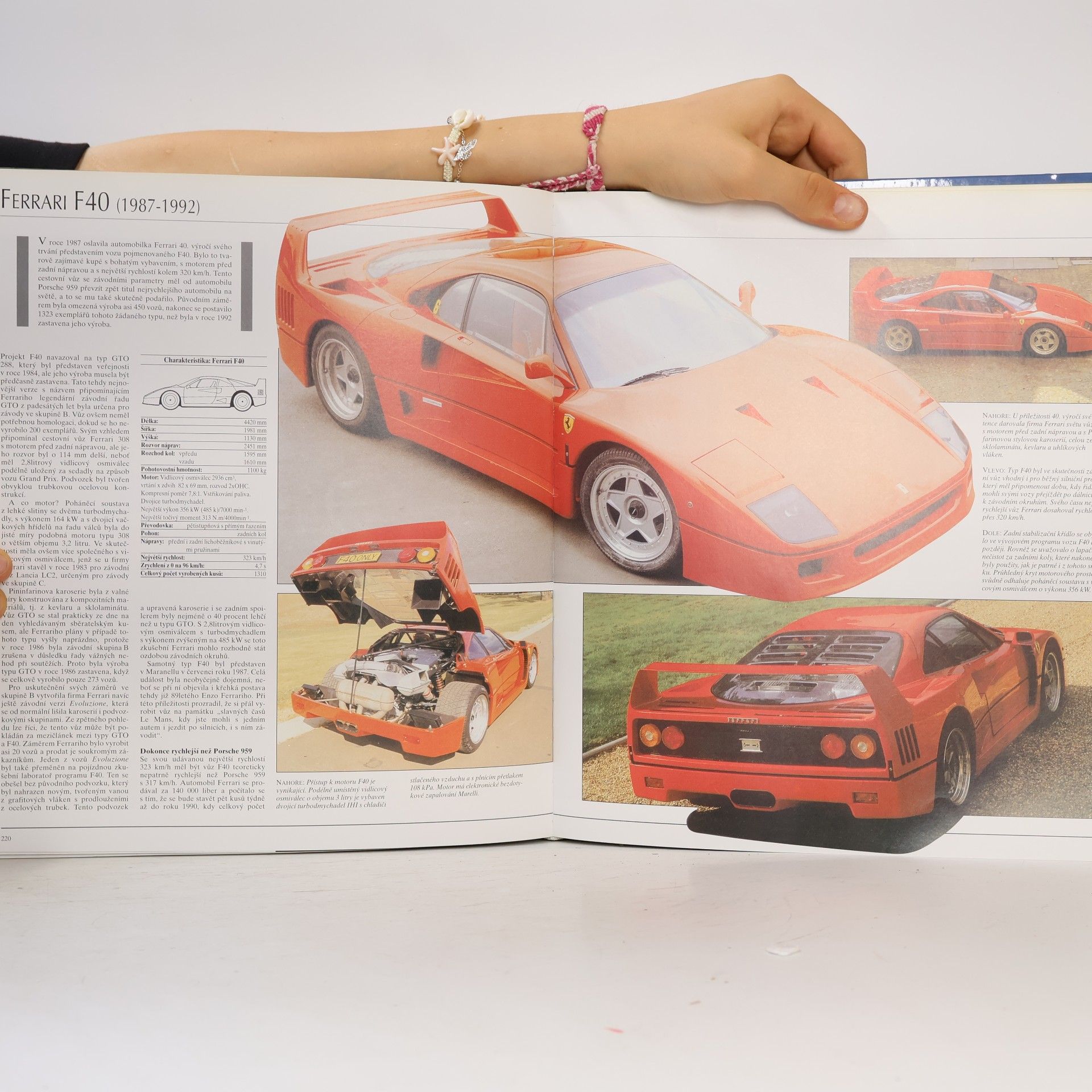 Jonathan Wood Velká kniha automobilů za posledních 50 let. Nejslavnější automobily světa.