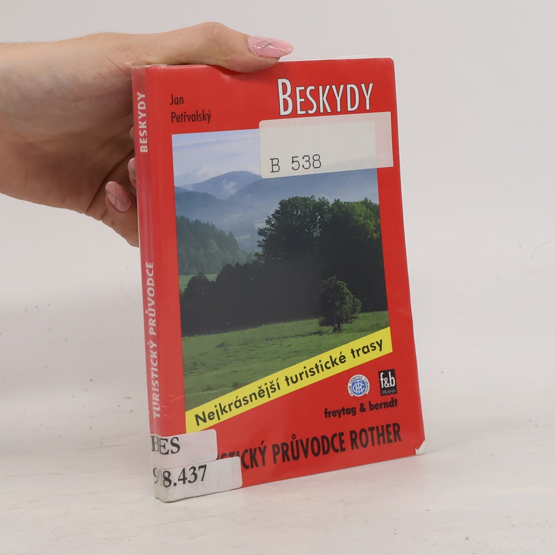 Jan Petřvalský Beskydy : 50 vybraných turistických tras v Moravskoslezských Beskydech a okolních pohořích