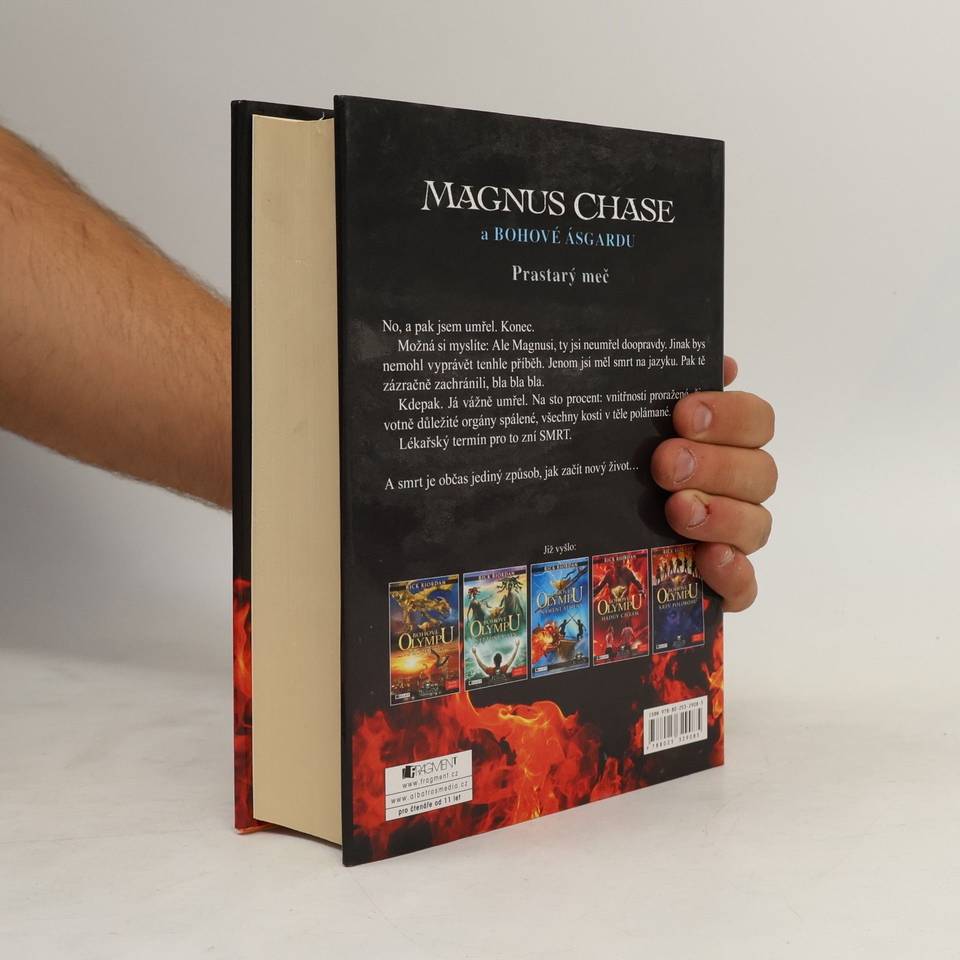 Rick Riordan Magnus Chase a bohové Ásgardu. Prastarý meč