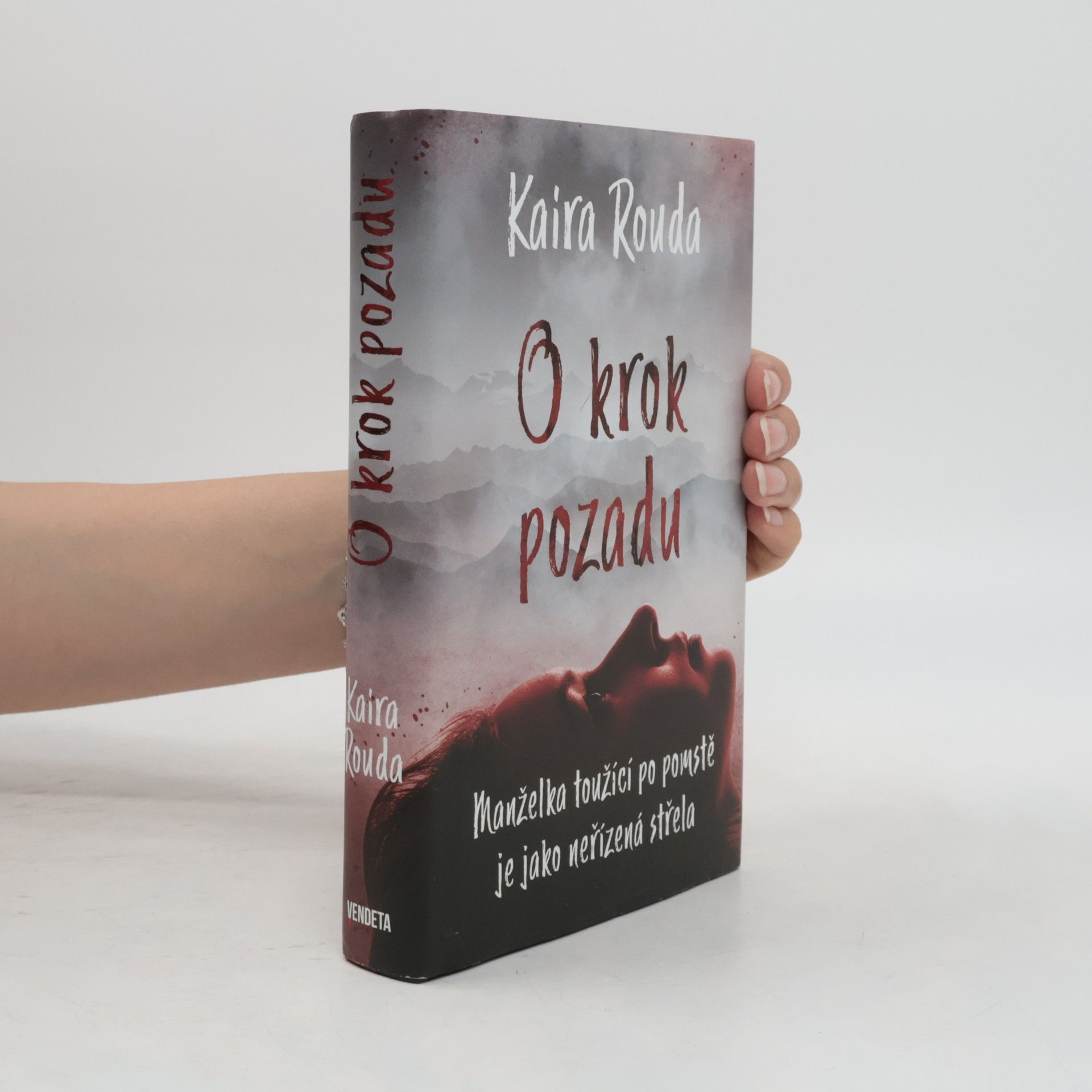 Kaira Sturdivant Rouda O krok pozadu