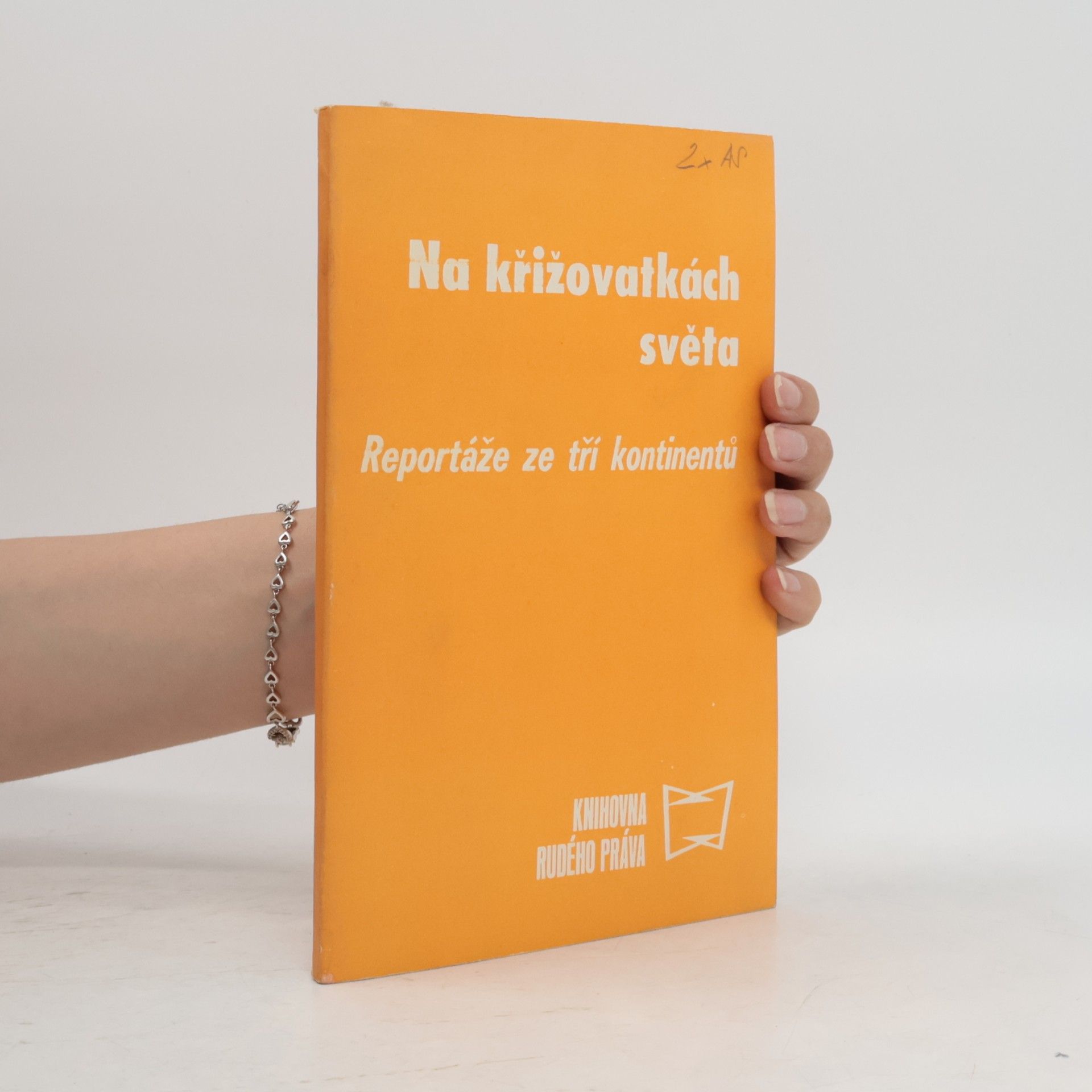 Various authors Na křižovatkách světa : reportáže ze tří kontinentů
