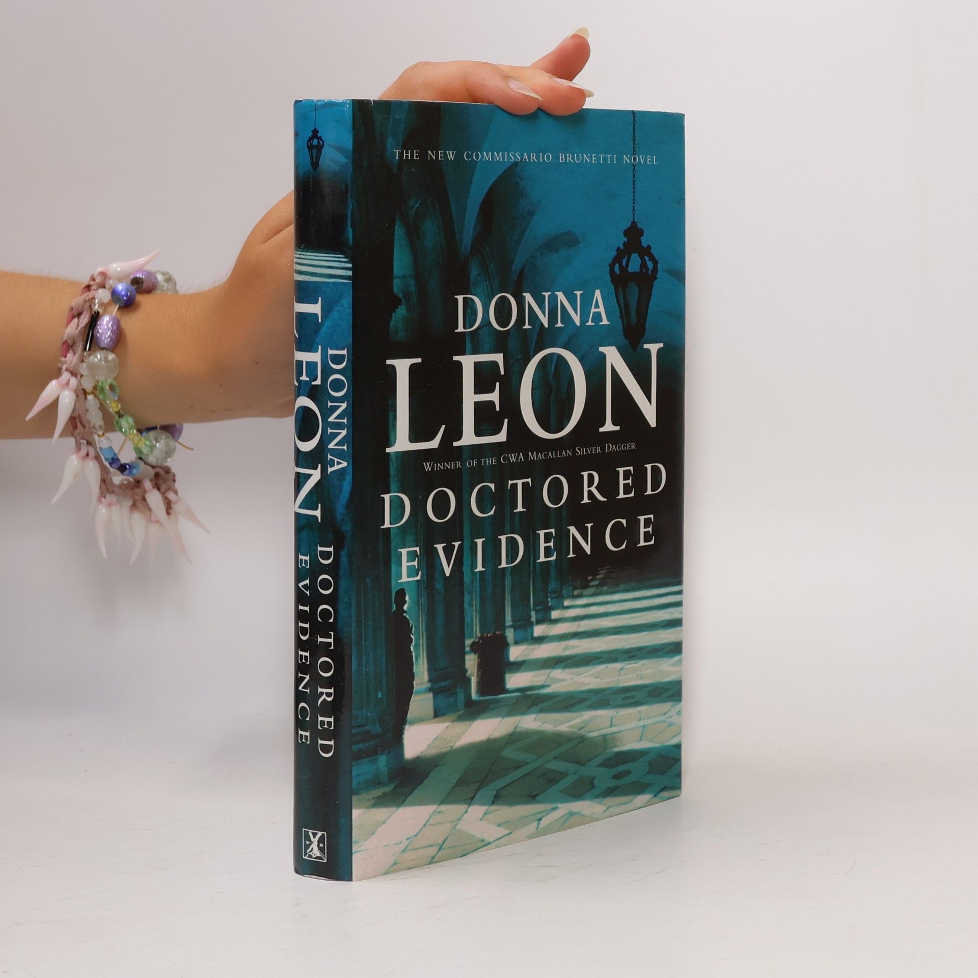 Donna Leon Doctored Evidence
