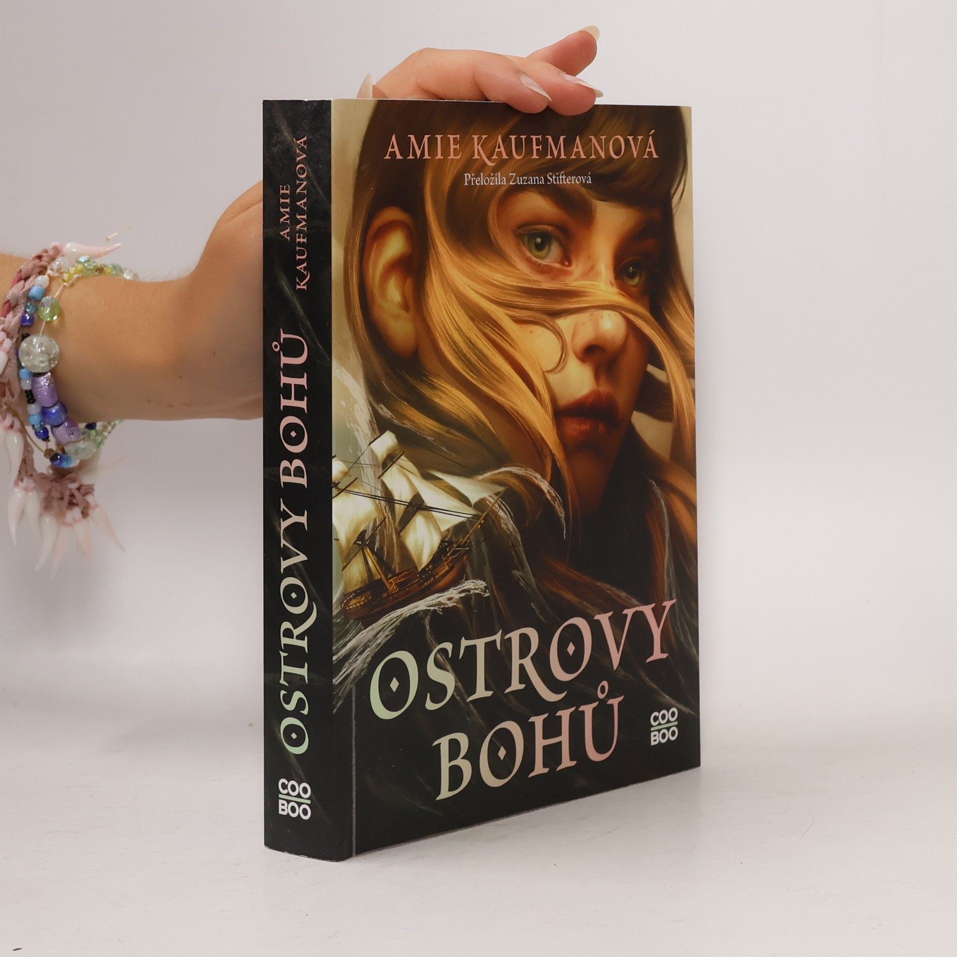 Amie Kaufman Ostrovy bohů