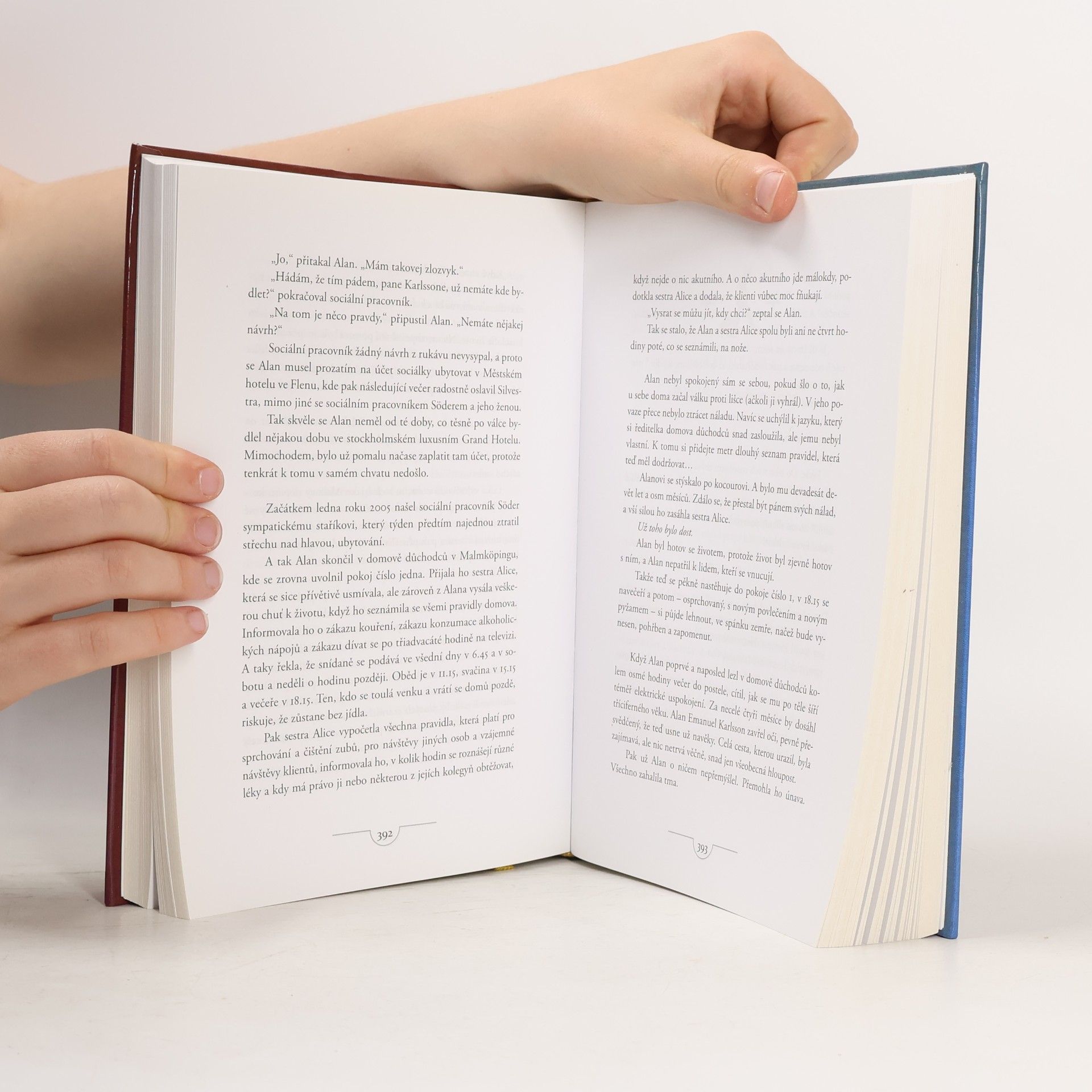 Jonas Jonasson Analfabetka, která uměla počítat ; Stoletý stařík, který vylezl z okna a zmizel