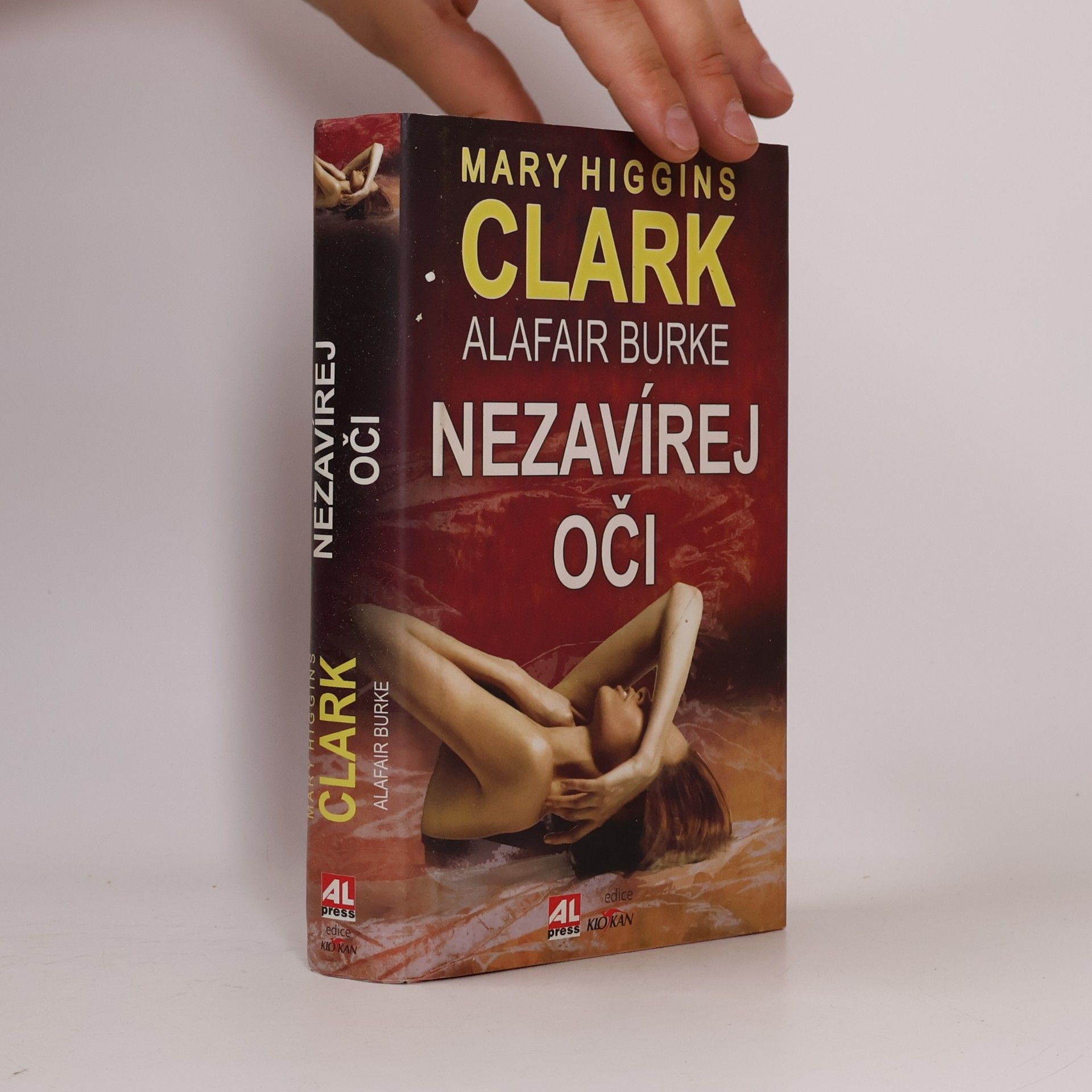 Mary Higgins Clark Nezavírej oči