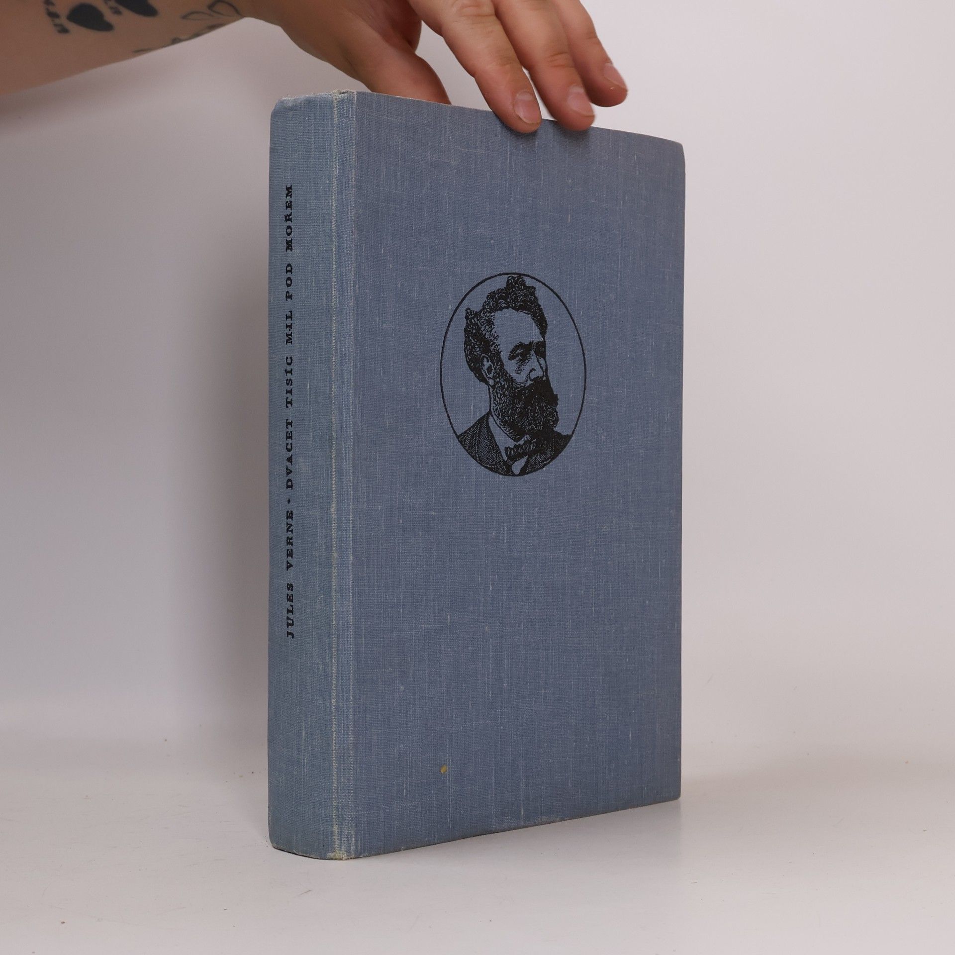 Jules Verne Dvacet tisíc mil pod mořem