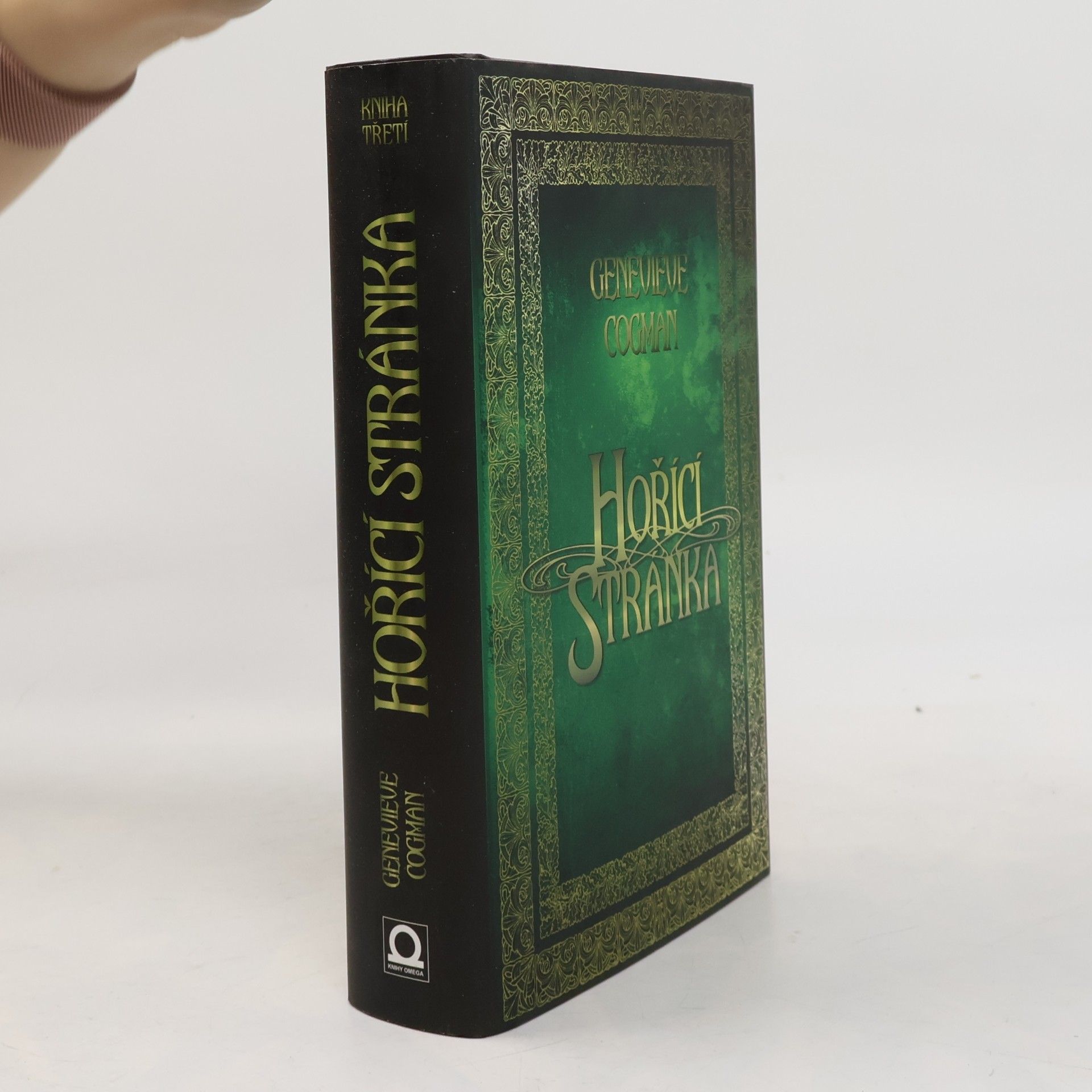 Genevieve Cogman Neviditelná knihovna. Kniha třetí. Hořící stránka