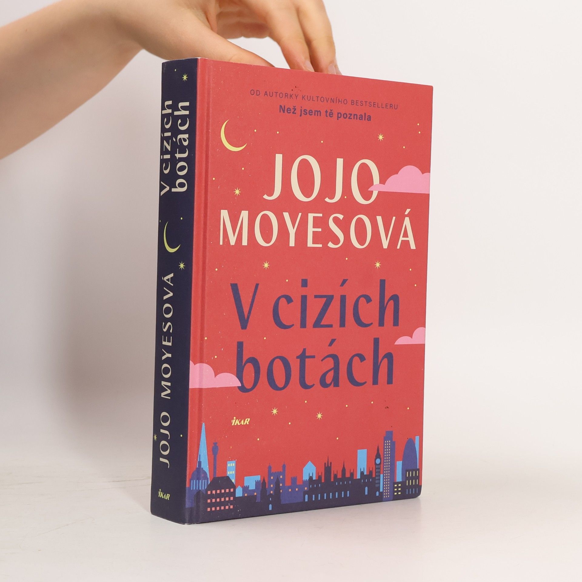 Jojo Moyes V cizích botách