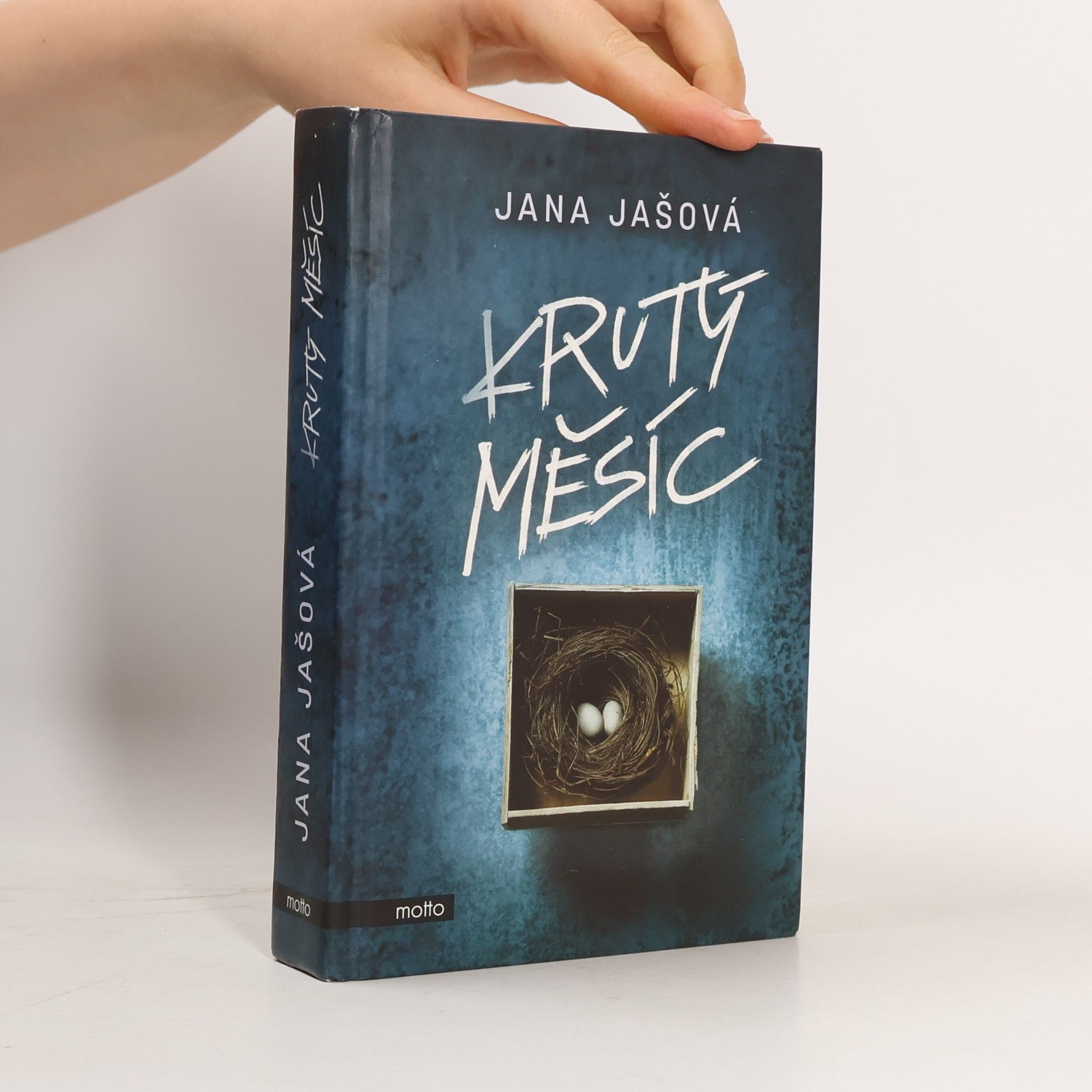 Krutý měsíc