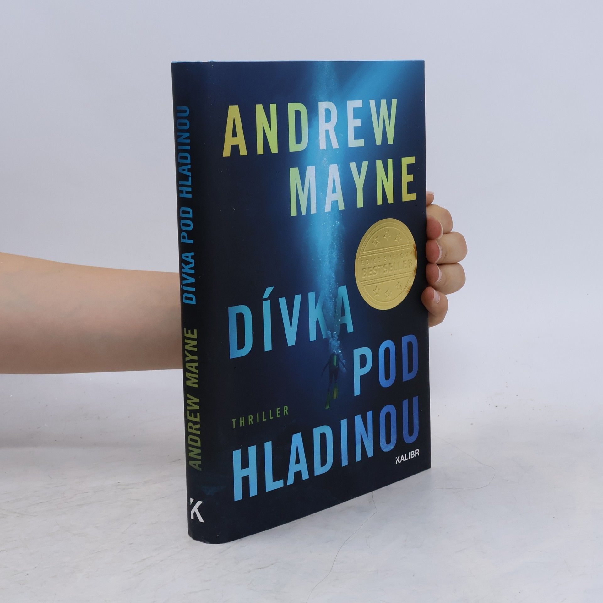 Andrew Mayne Dívka pod hladinou