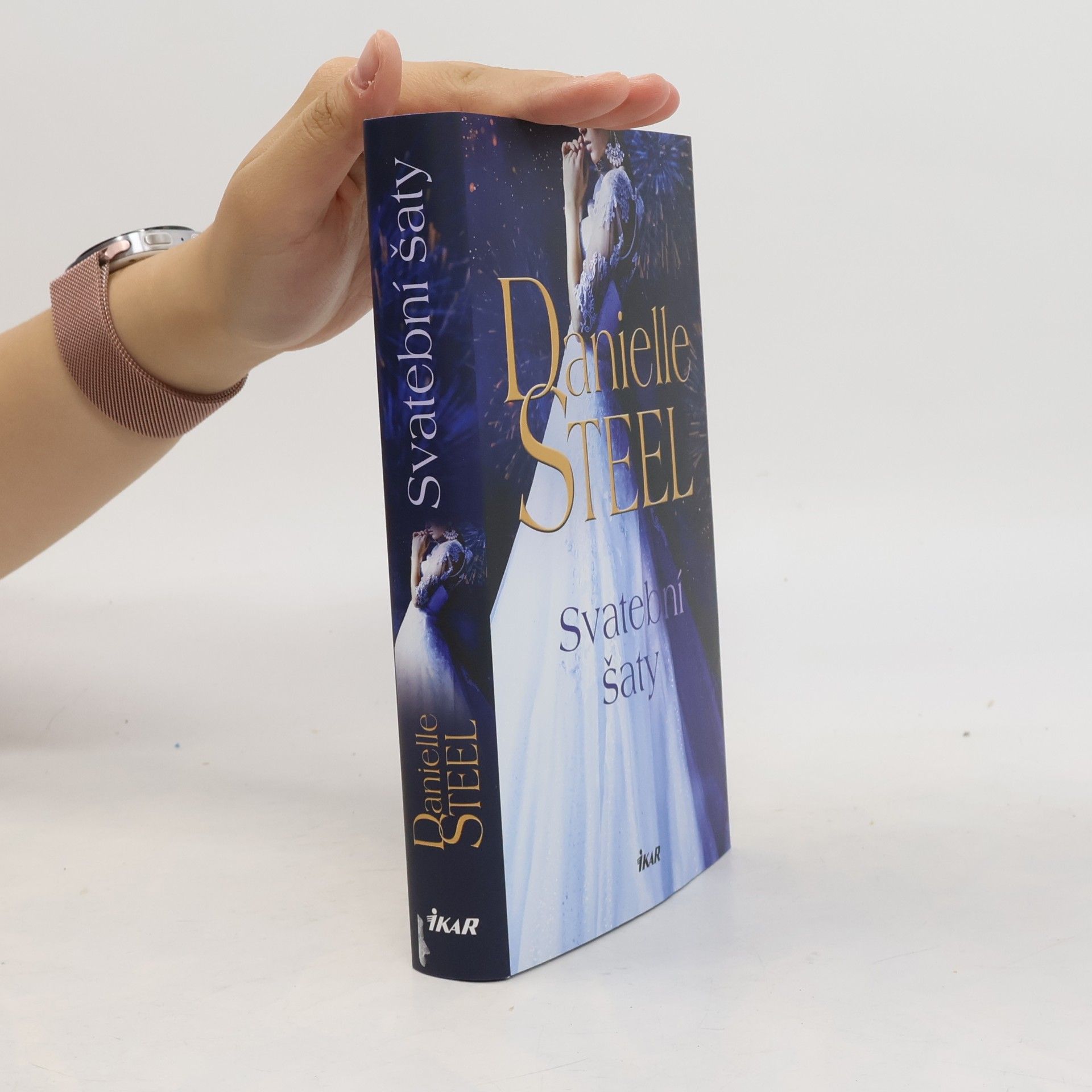 Danielle Steel Svatební šaty