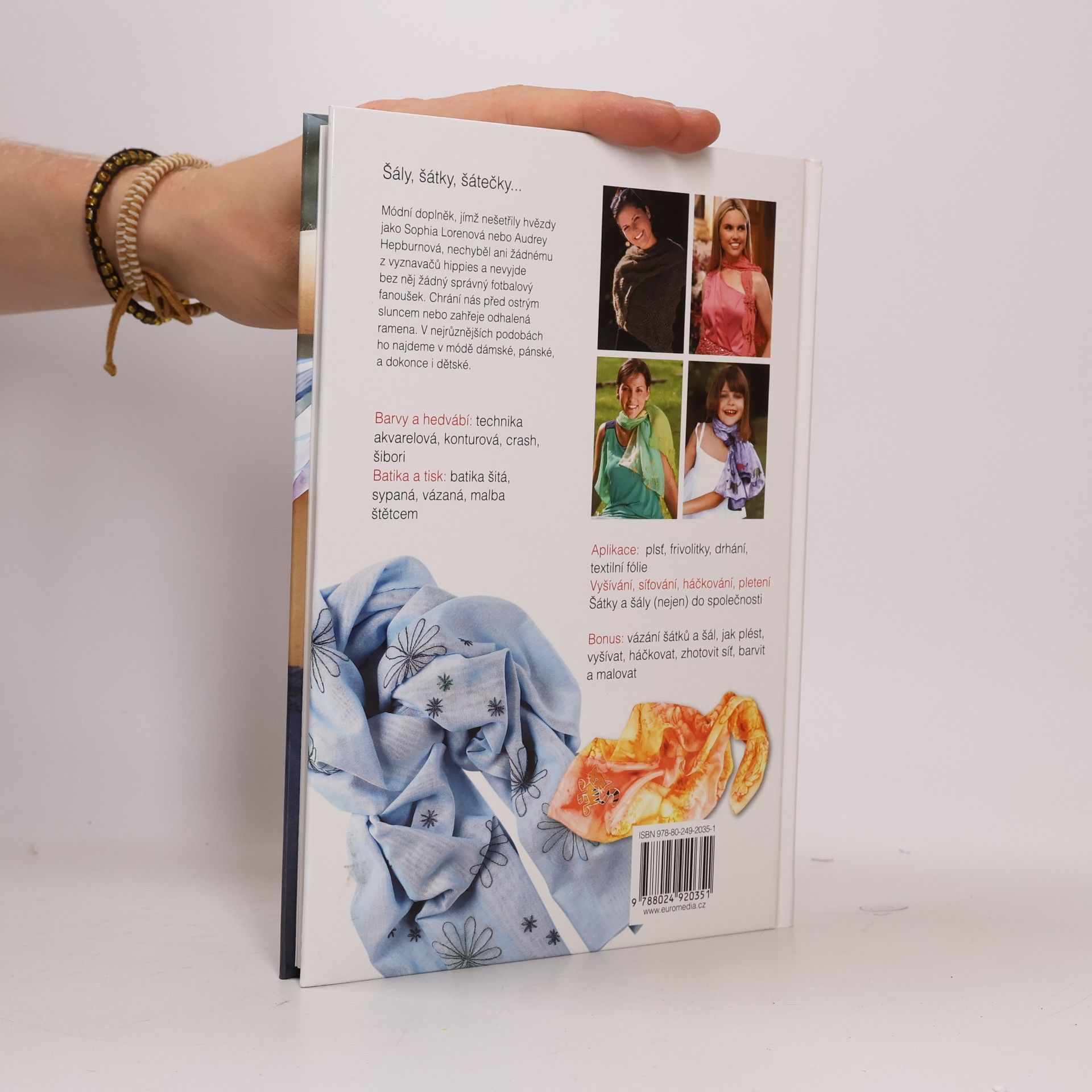 Věra Brusnická Šátky a šály malované na hedvábí, háčkované, pletené, aplikované