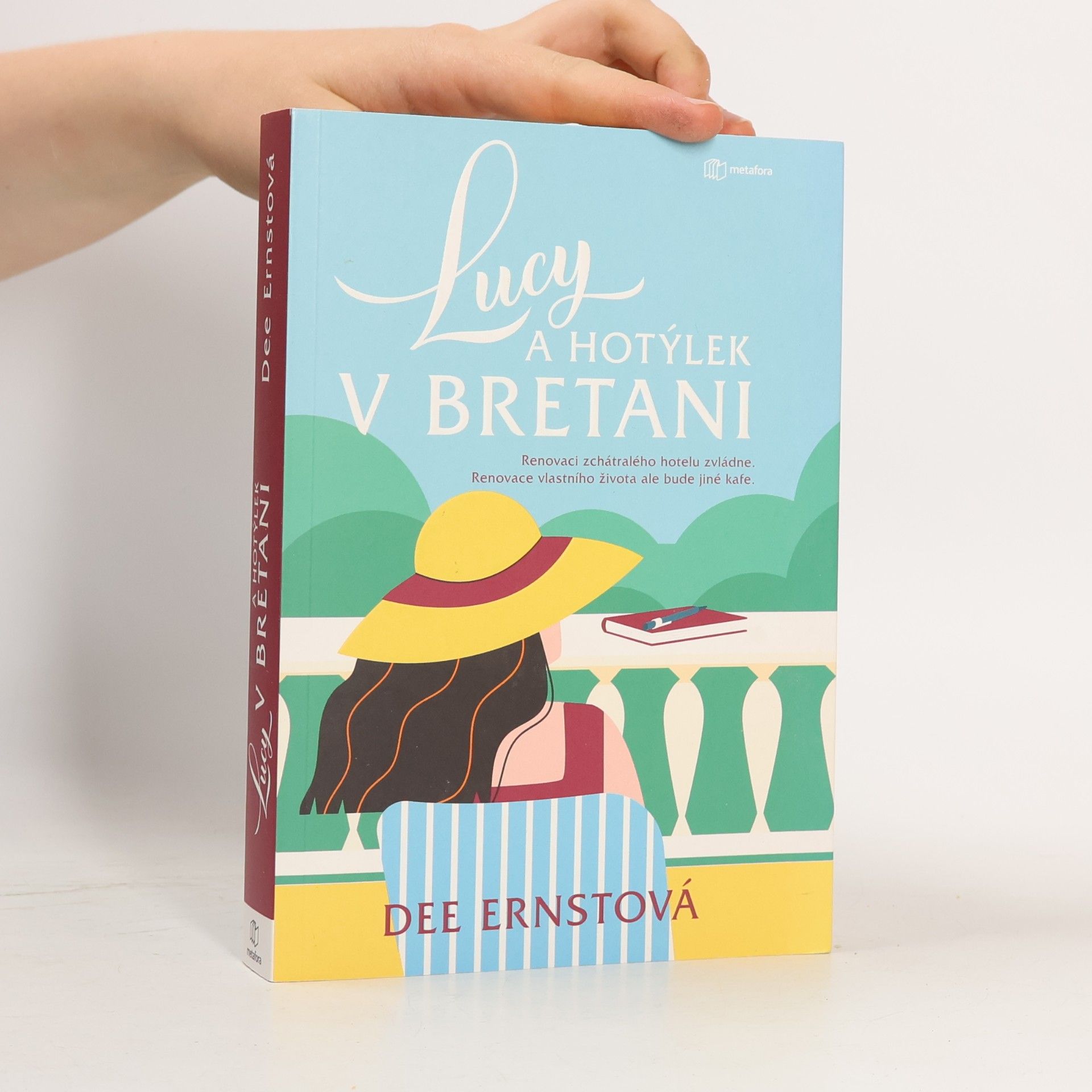 Dee Ernst Lucy a hotýlek v Bretani