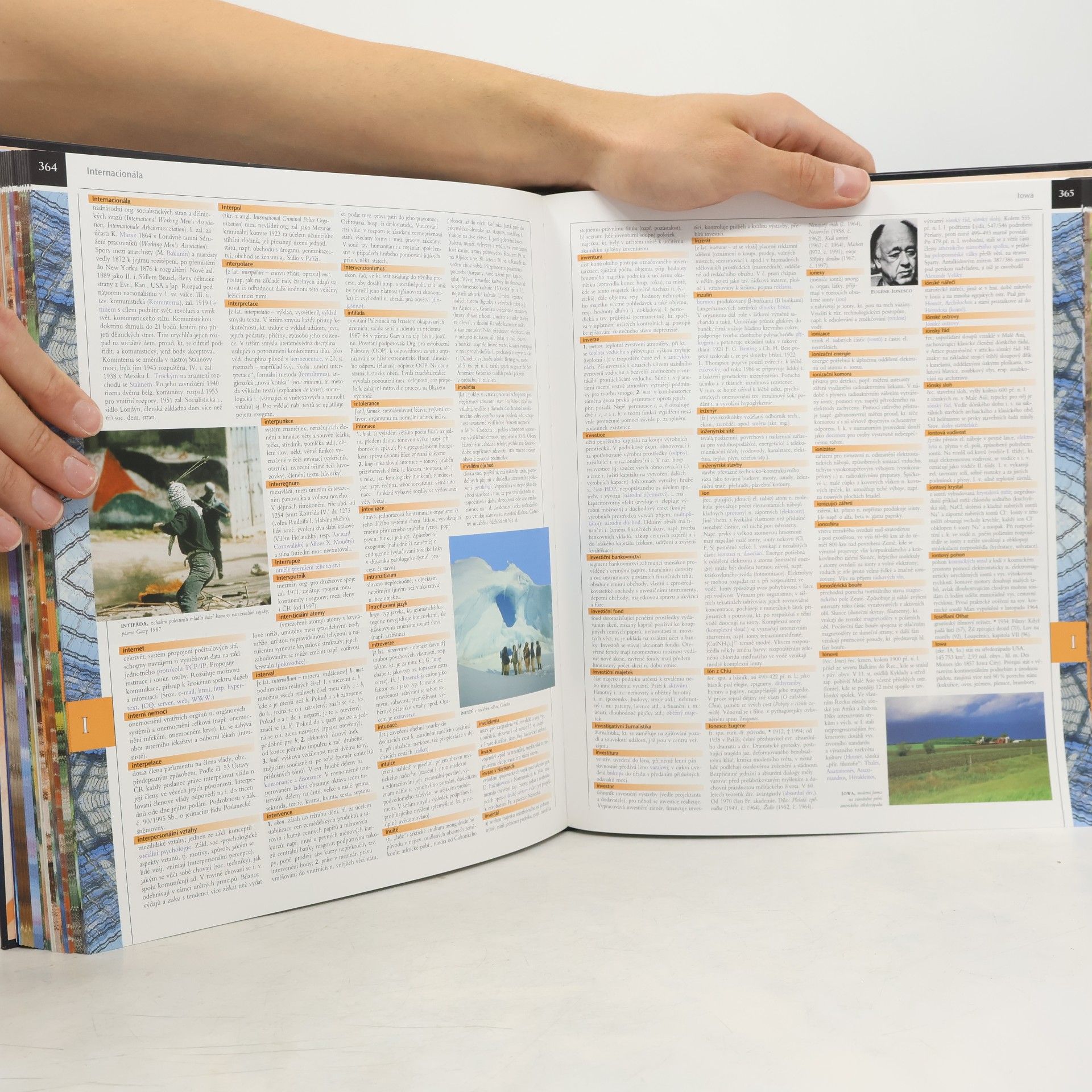 Autorenkollektiv Universum A-M. Encyklopedie pro 21. století