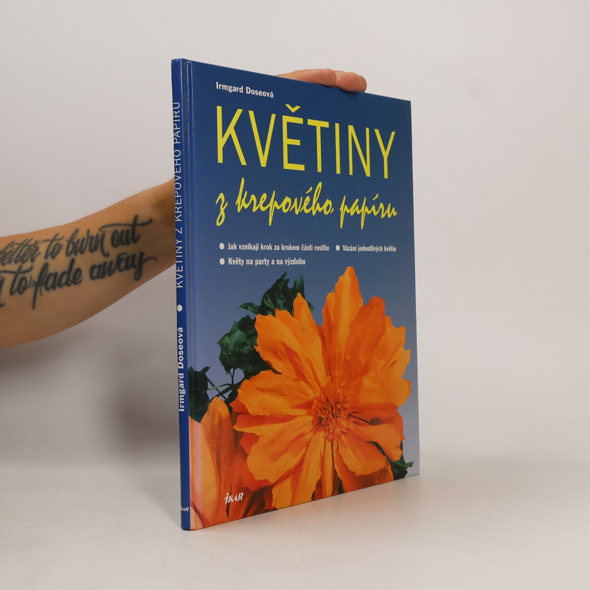 Irmgard Dose Květiny z krepového papíru