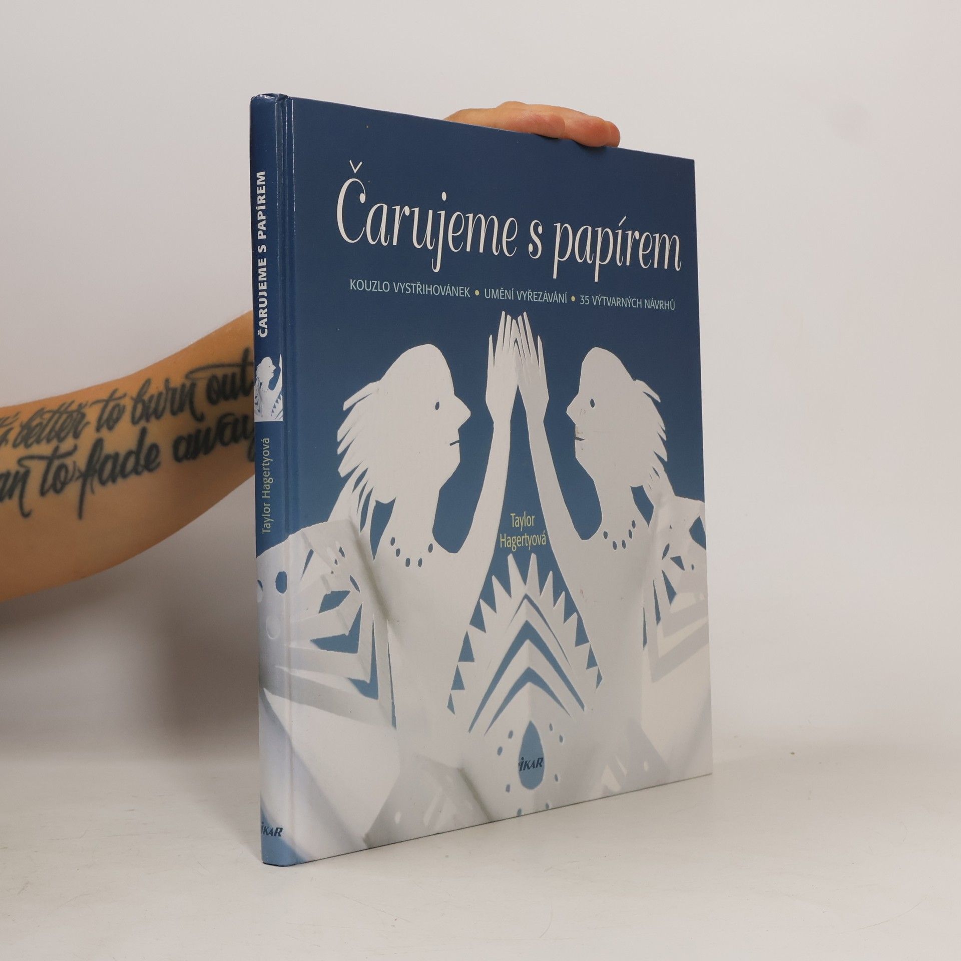 Taylor Hagerty Čarujeme s papírem