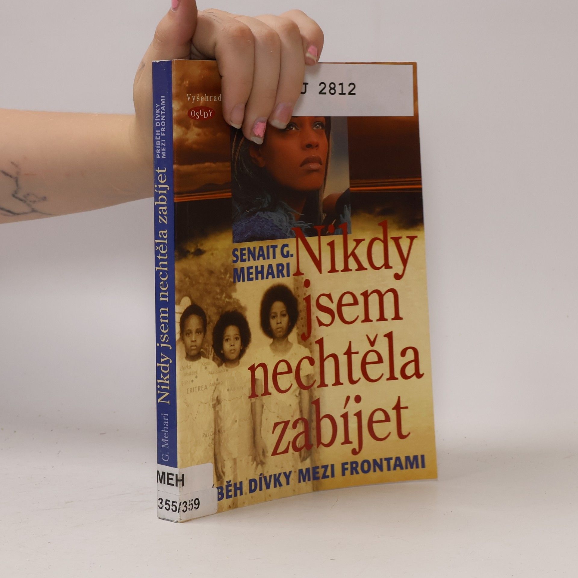 Senait G. Mehari Nikdy jsem nechtěla zabíjet : příběh dívky mezi frontami