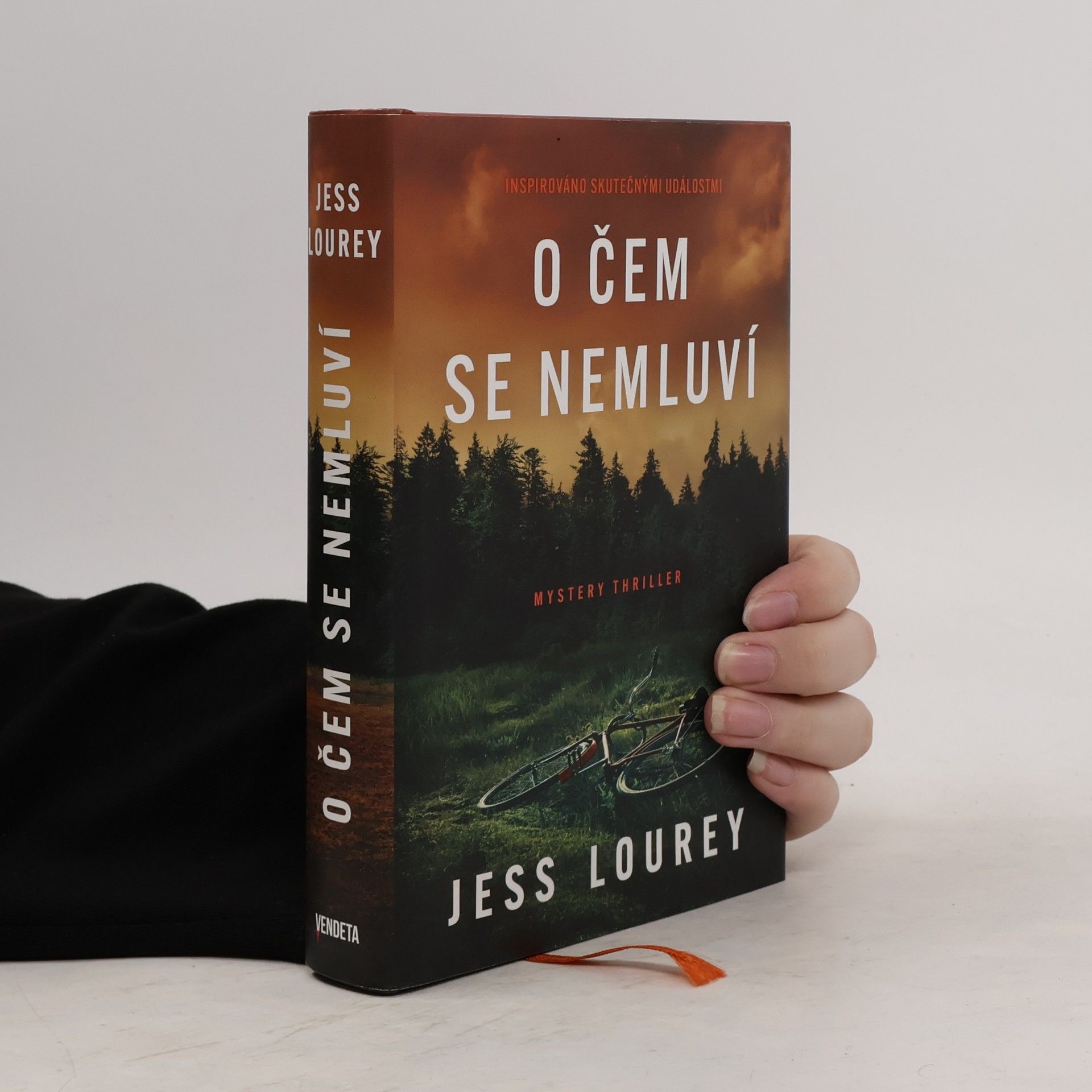 Jess Lourey O čem se nemluví