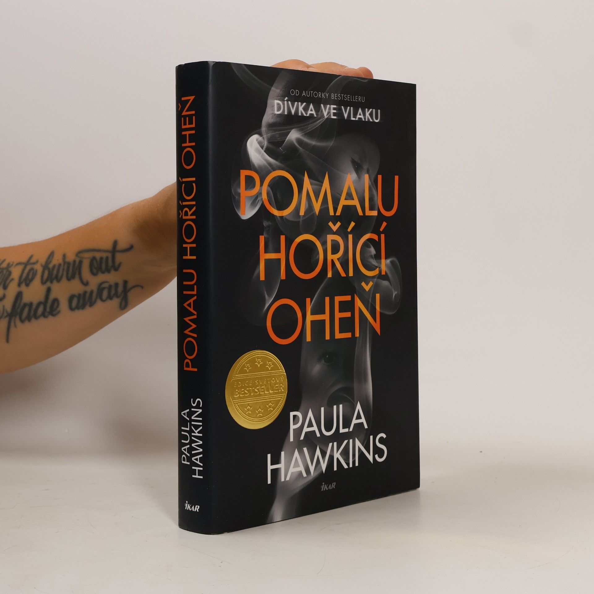 Paula Hawkins Pomalu hořící oheň