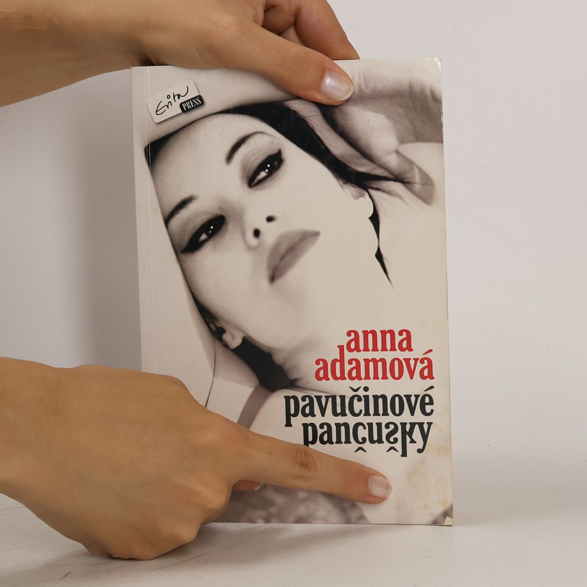 Adamová Anna Pavučinové pančušky
