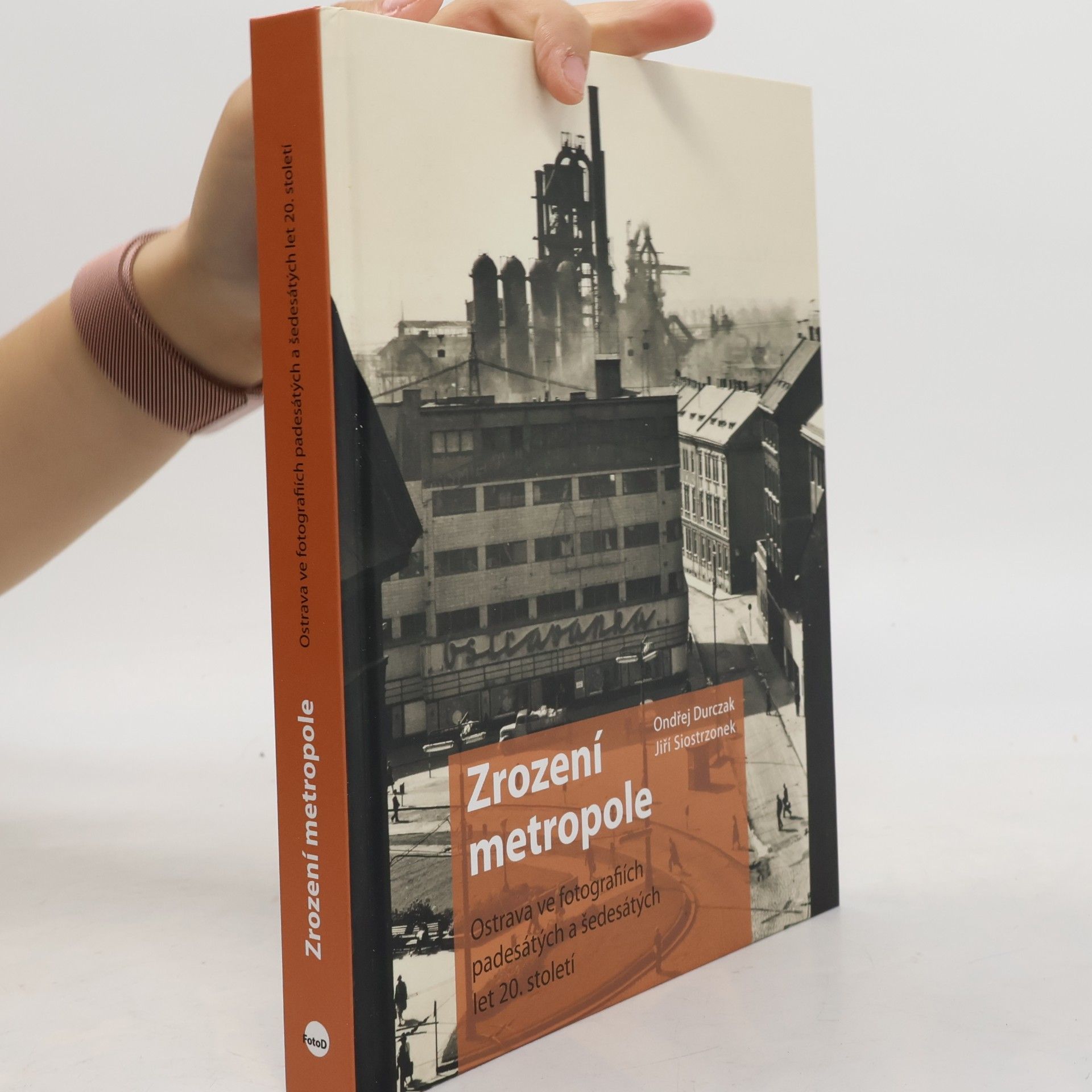 Jiří Siostrzonek Zrození metropole : Ostrava ve fotografiích padesátých a šedesátých let 20. století